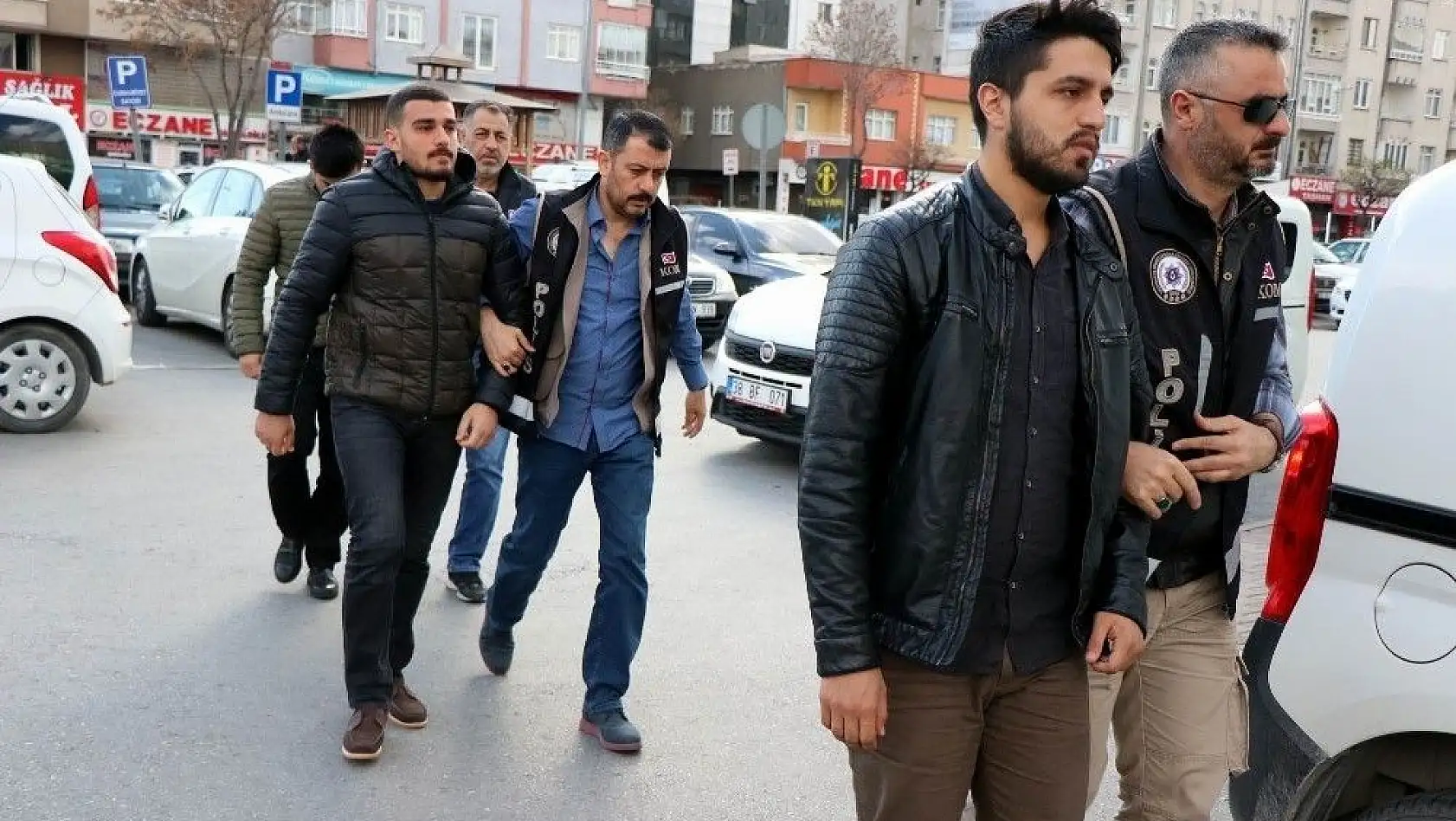 FETÖ'den gözaltına alınan 7 kişi adliyeye sevk edildi