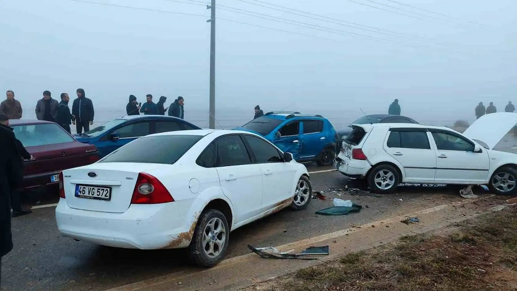 Göksun'da 22 araç kazaya karıştı: 15 yaralı