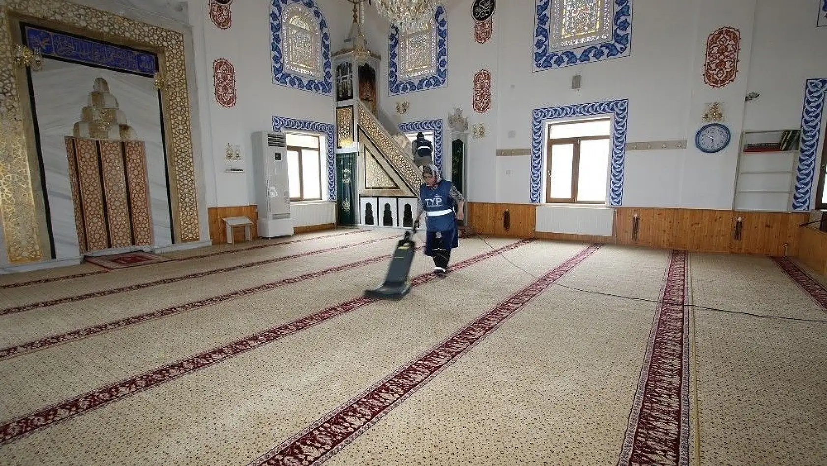 Hacılar Belediyesi'nden Cami temizliği
