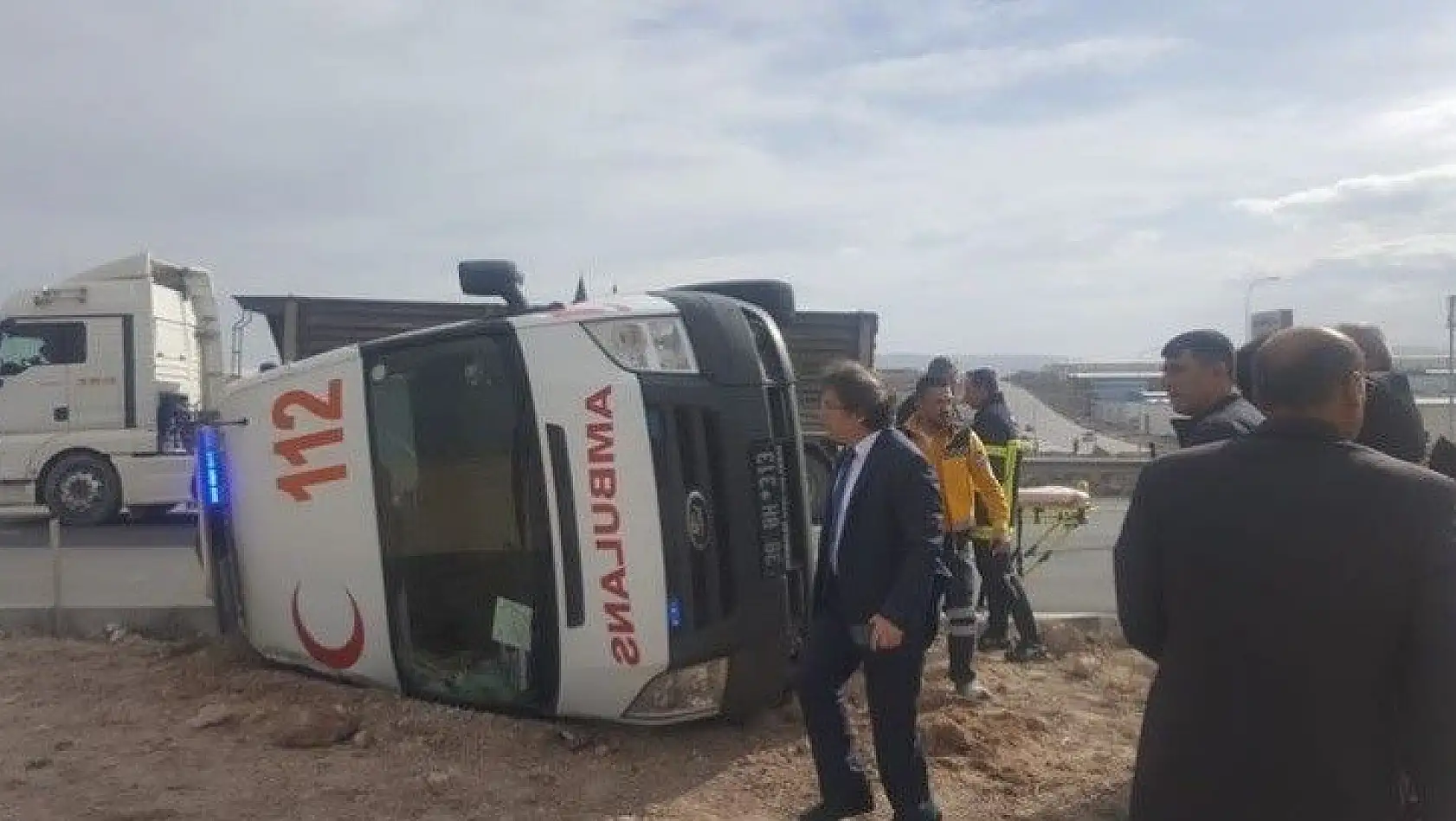 Kayseri'de ambulans ile otomobil çarpıştı: Altı yaralı