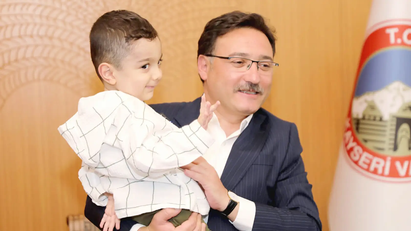 Hasan Çınar Vali amcasını ziyaret etti
