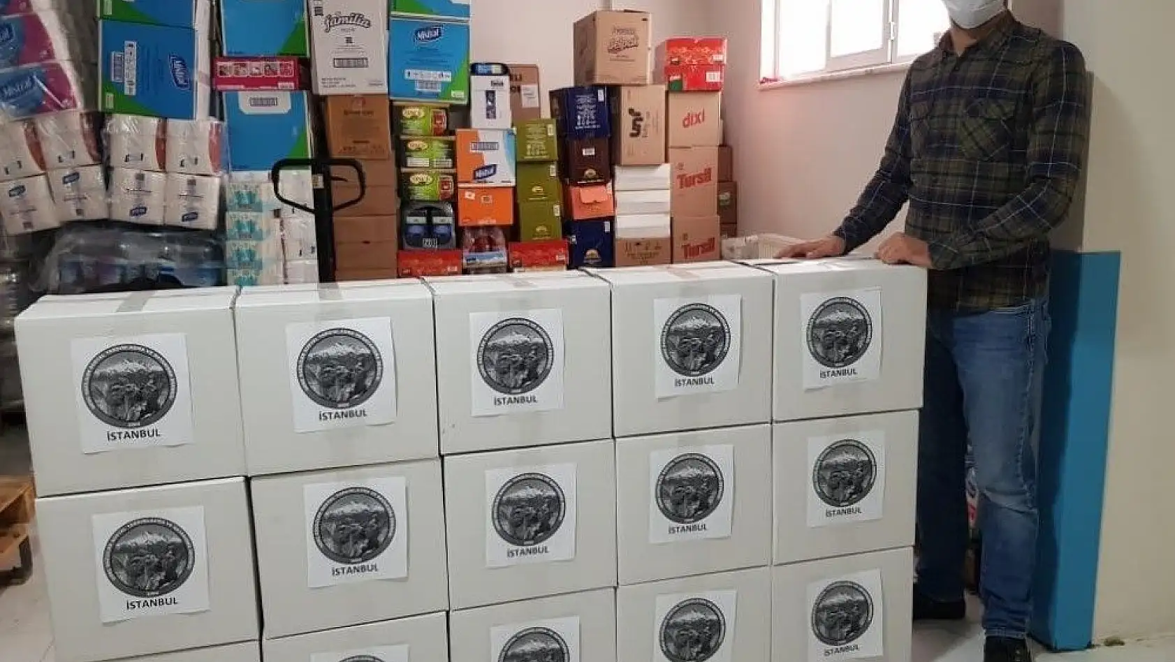 İstanbul Genç Gazililer Derneği gıda kolilerini ihtiyaç sahiplerine ulaştırdı