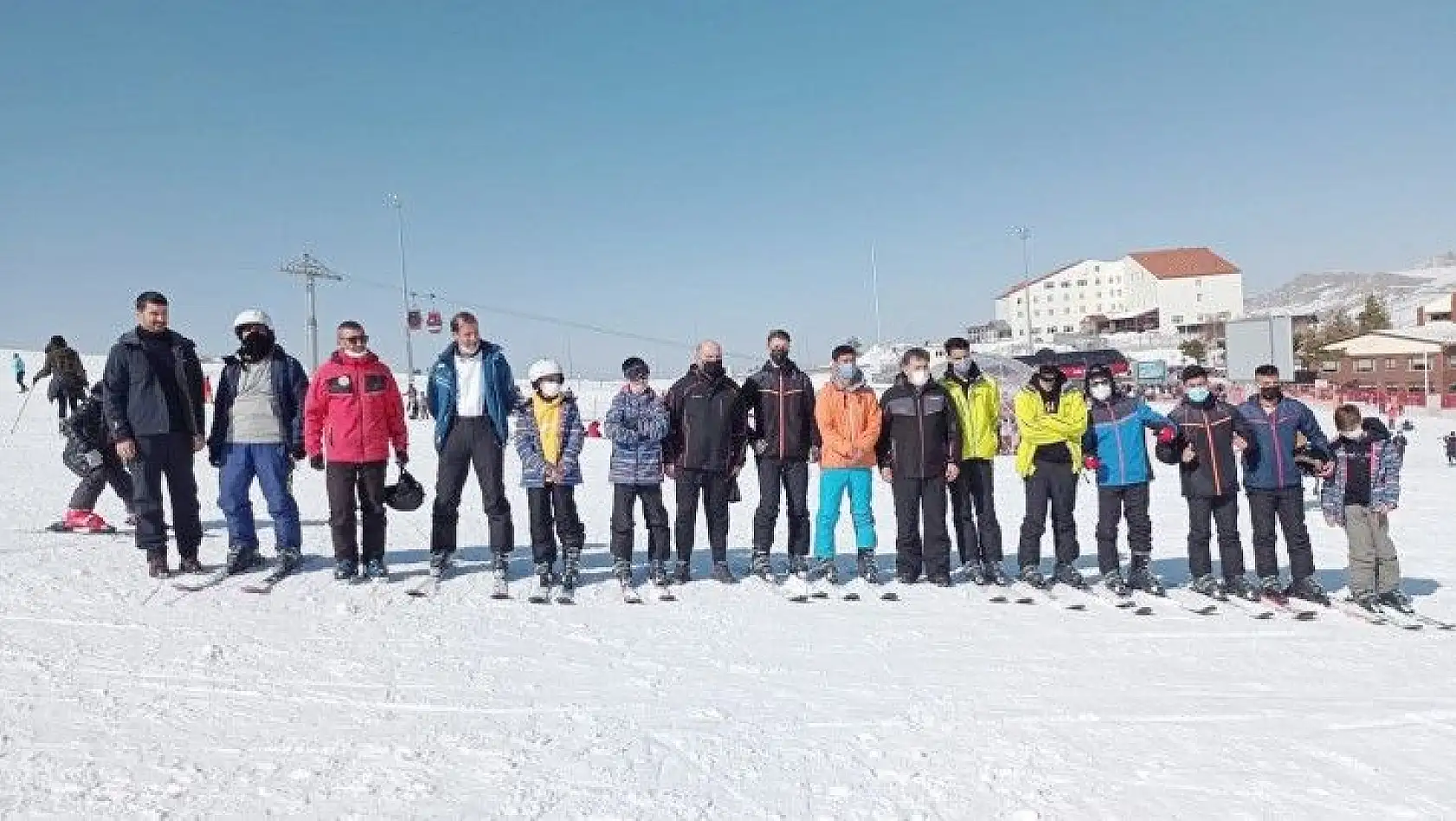 İzmir'den Erciyes'te kayak için geldiler