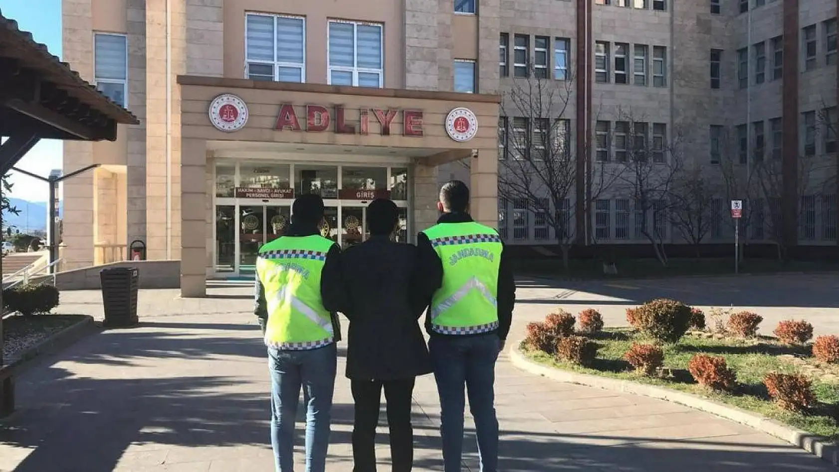 Kahramanmaraş'ta aranan 7 düzensiz göçmen yakalandı