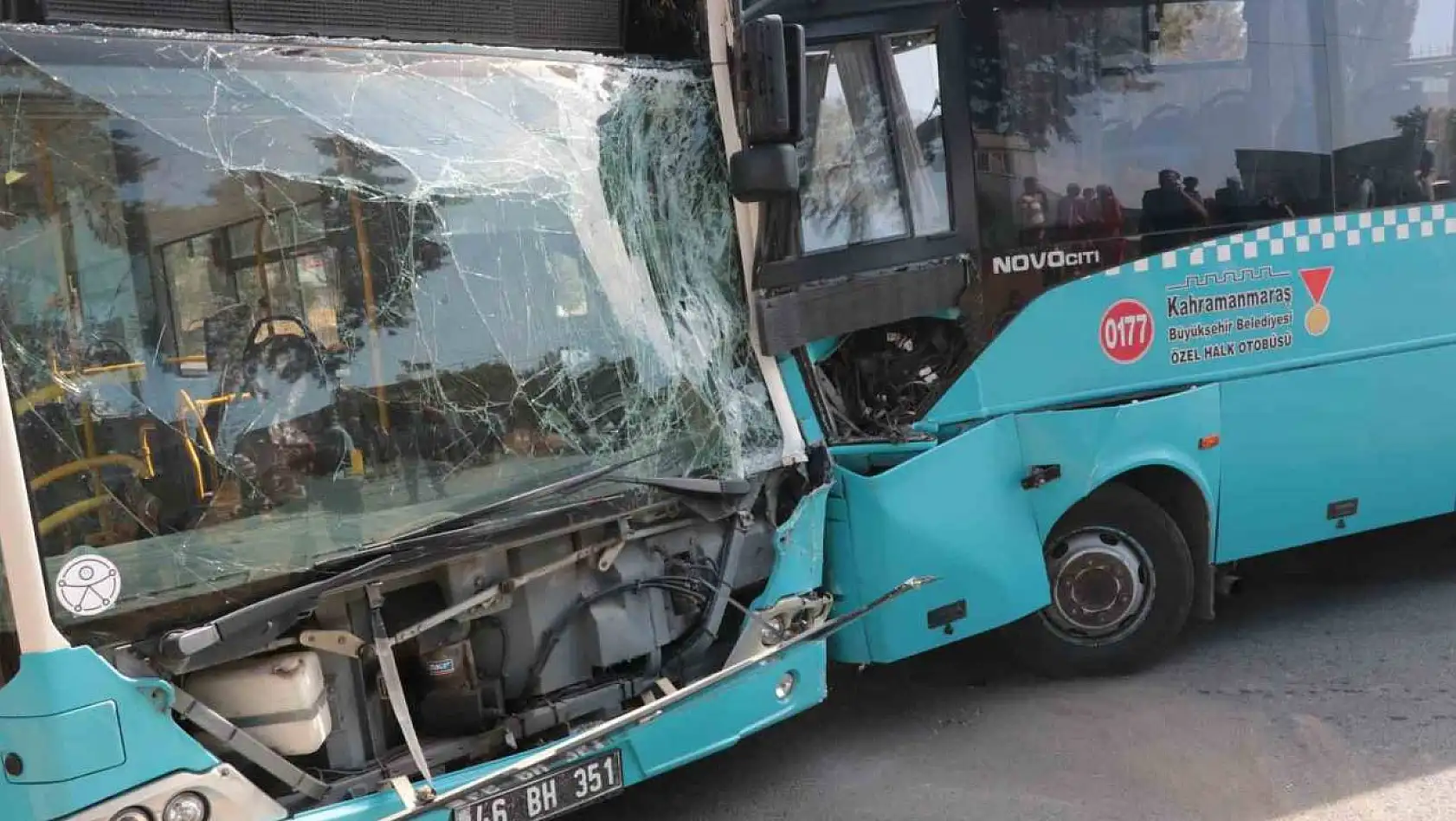 Kahramanmaraş'ta belediye otobüsü ile halk otobüsü çarpıştı: 9 yaralı