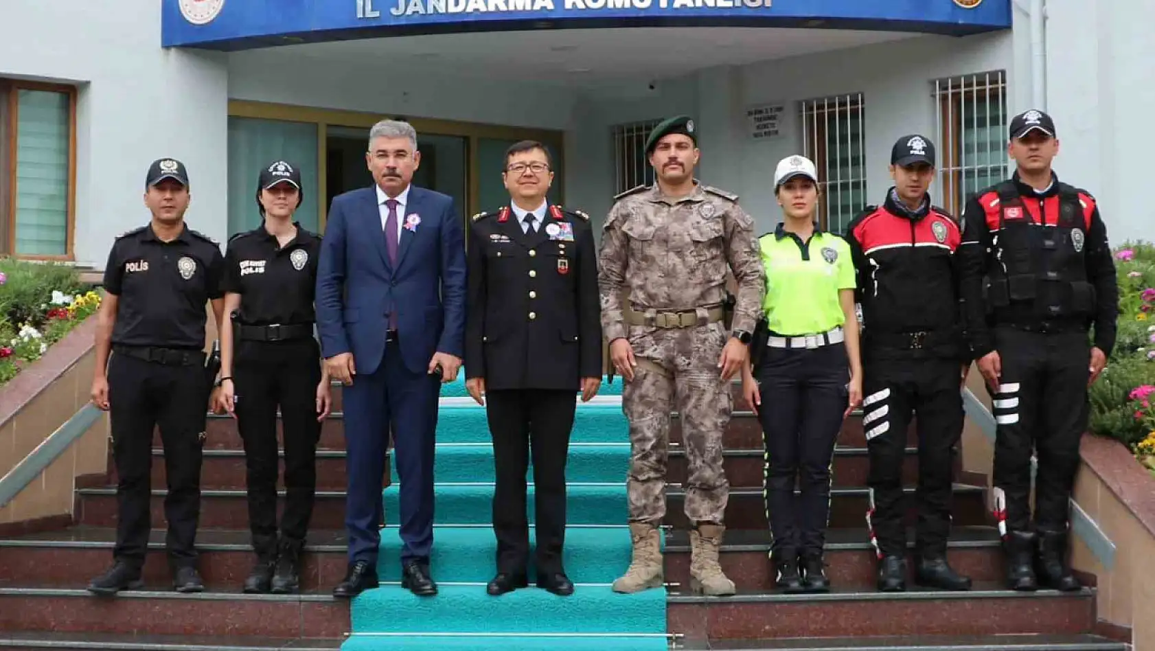 İl Milli Eğitim Müdürü Karabörk, Jandarma Komutanlığını ziyaret etti...
