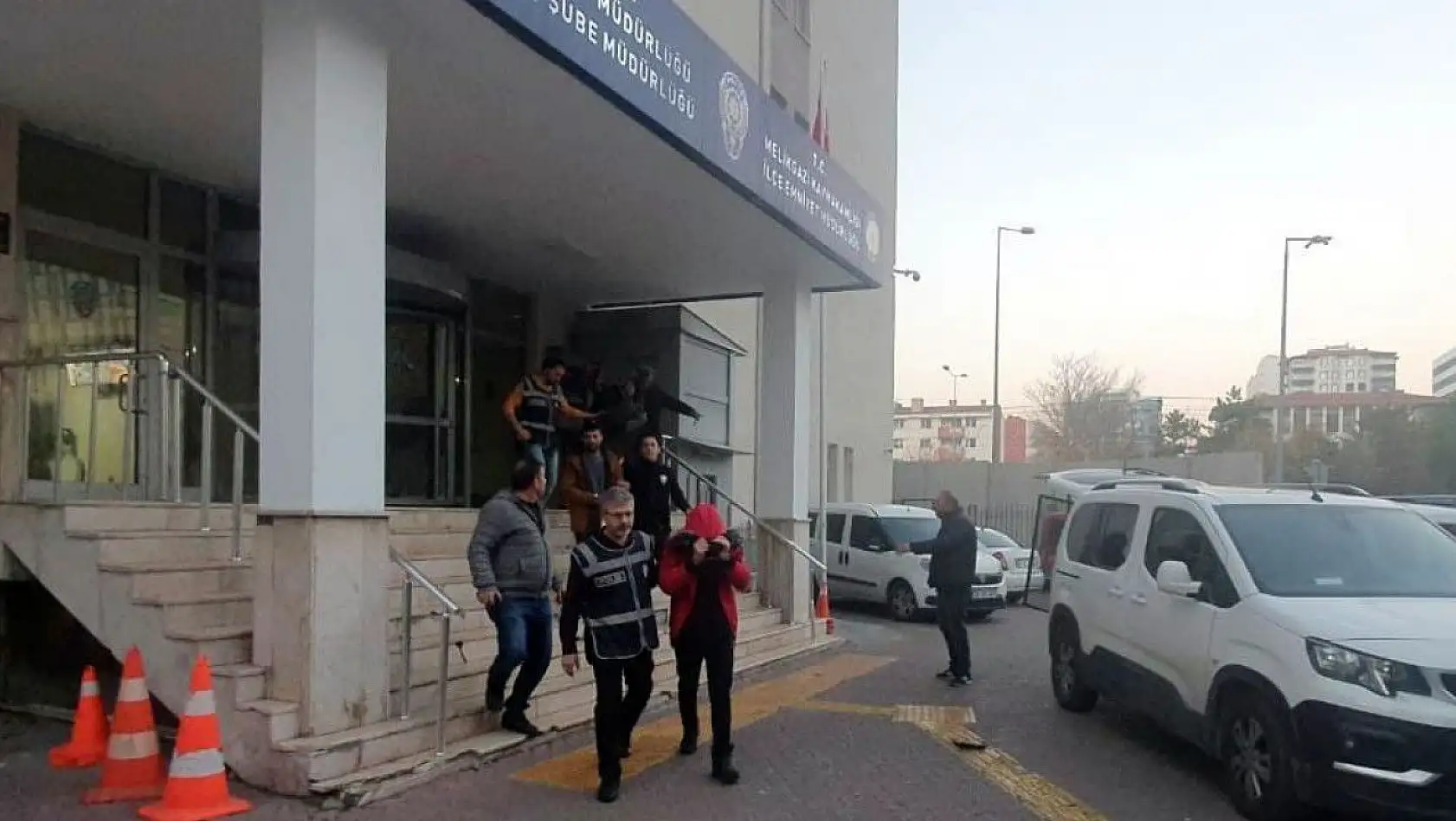 Kayseri'de operasyon: 17 gözaltı!