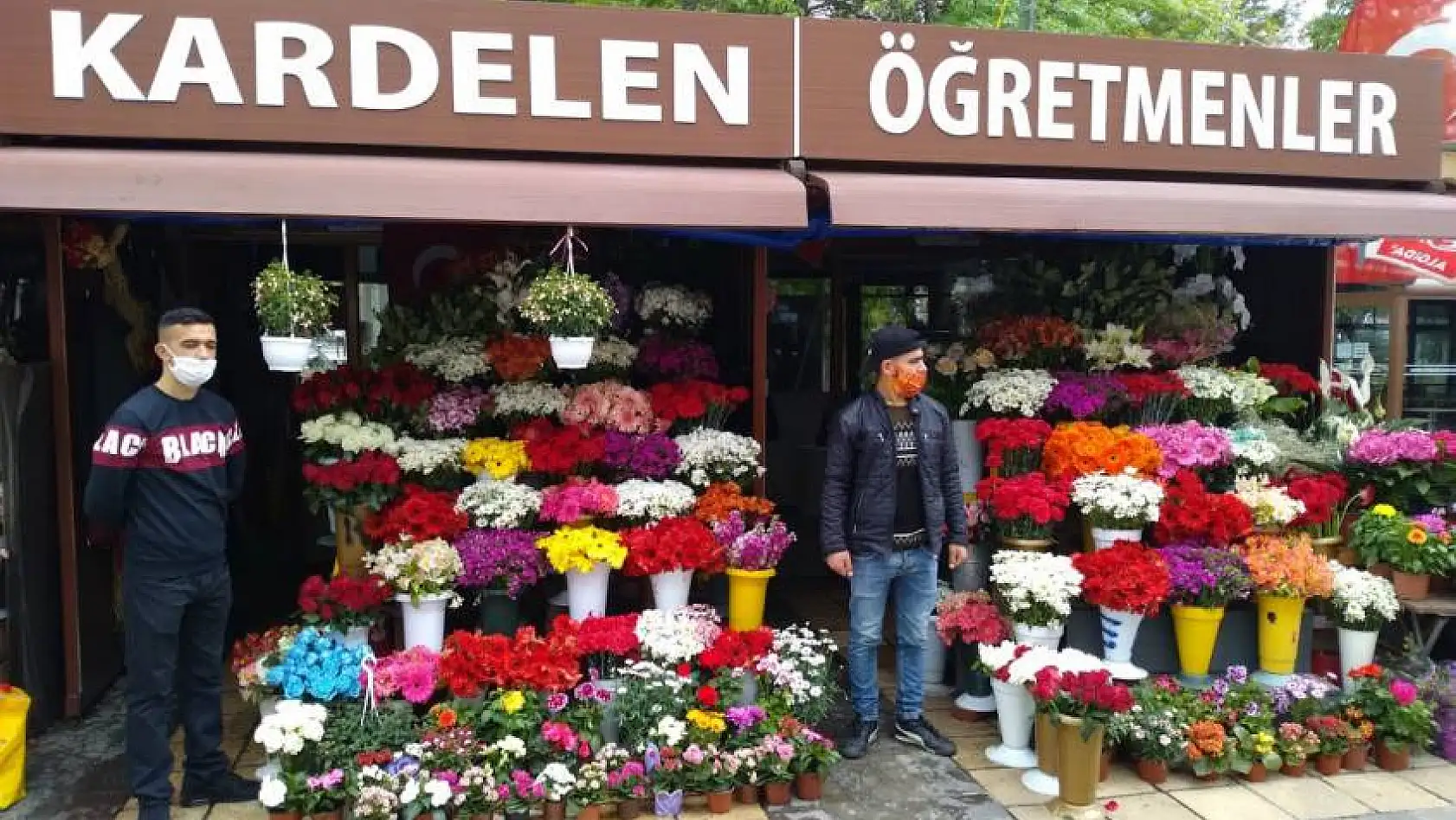 Kayseri'de Çiçekçiler Anneler Günü için Yoğun Çalışıyor