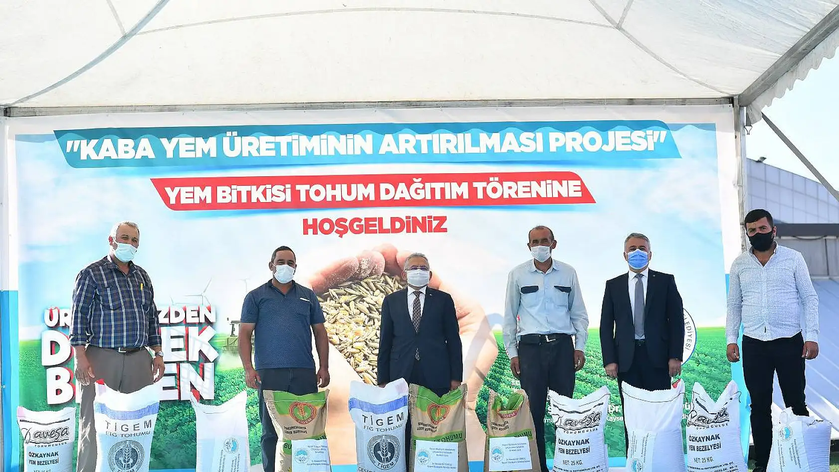 Kayseri'de 663 çiftçiye 414 ton yem bitkisi tohumu dağıtıldı