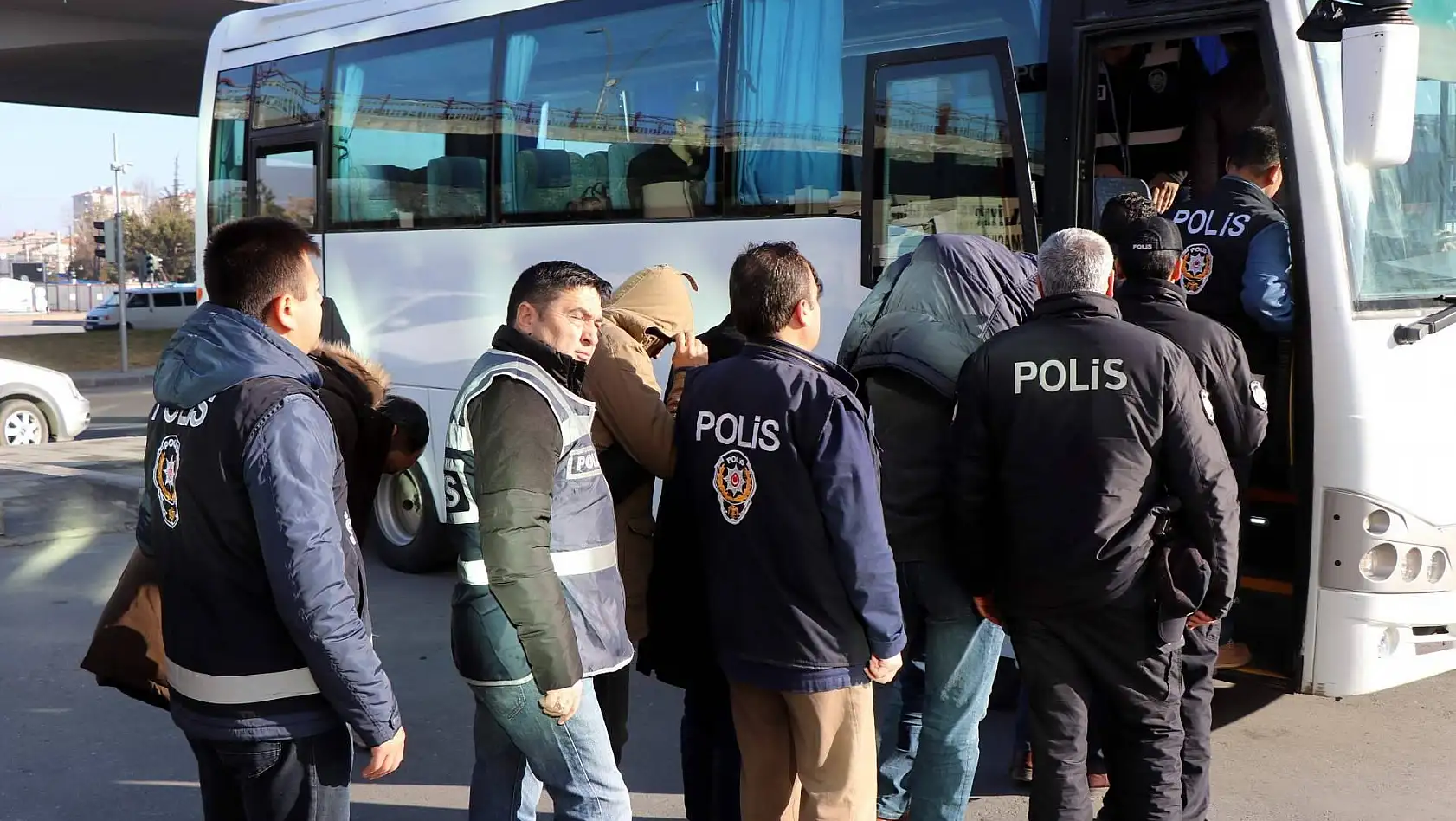 Kayseri'de FETÖ soruşturmasında 13 şüpheli adliyede