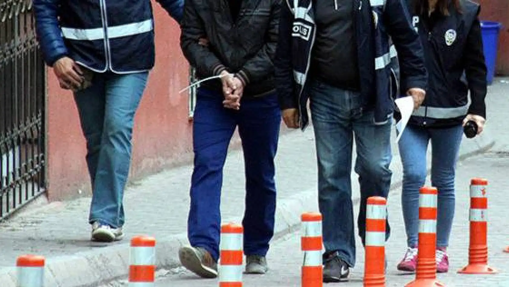 Kayseri'de FETÖ operasyonu 24 gözaltı