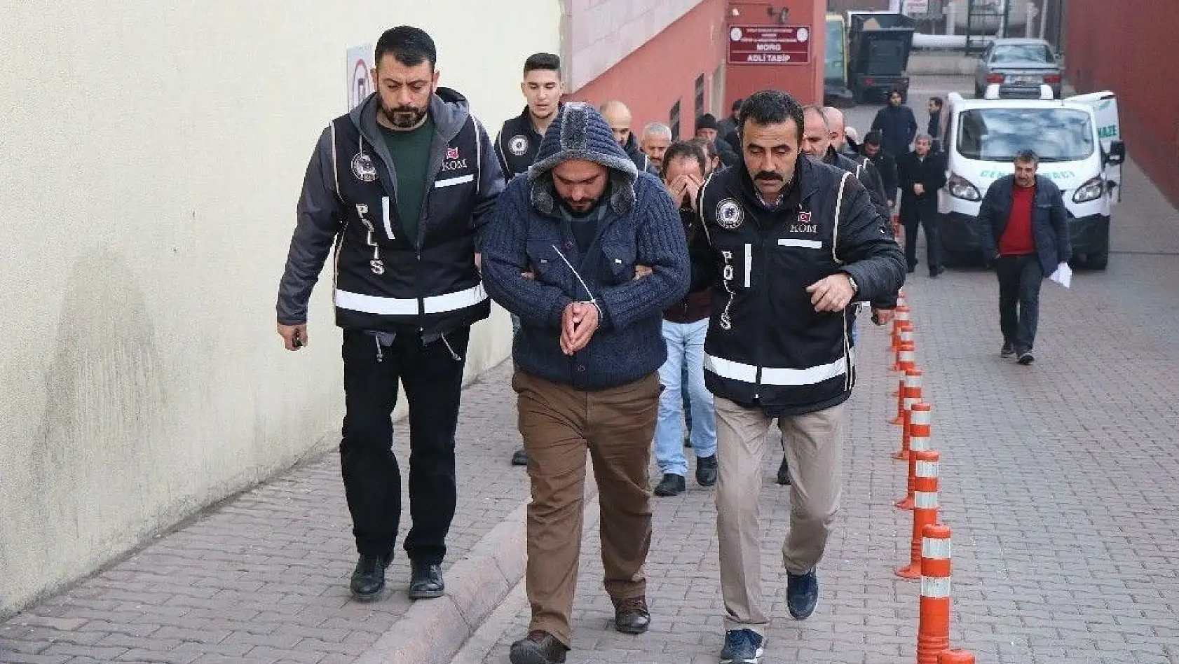 Kayseri'de kaçak sigara operasyonu: 4 gözaltı