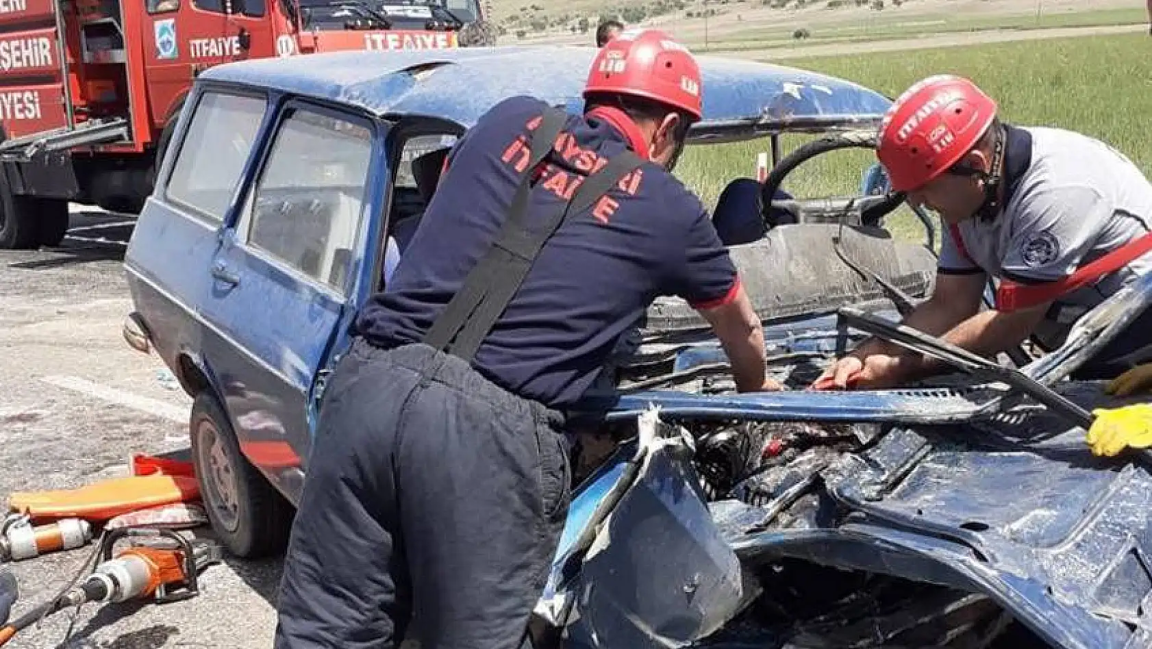 Kayseri'de kamyonet ile otomobil çarpıştı: 1 ölü, 3'ü ağır 4 yaralı