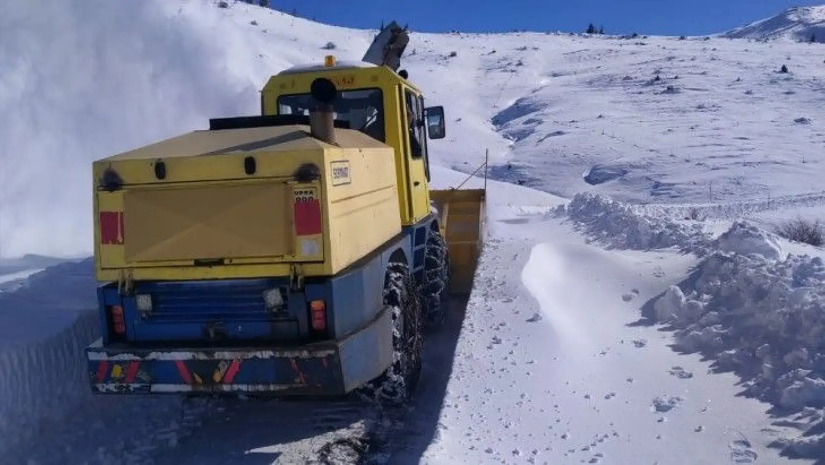 Kayseri'de kar nedeniyle kapanan yollar açıldı