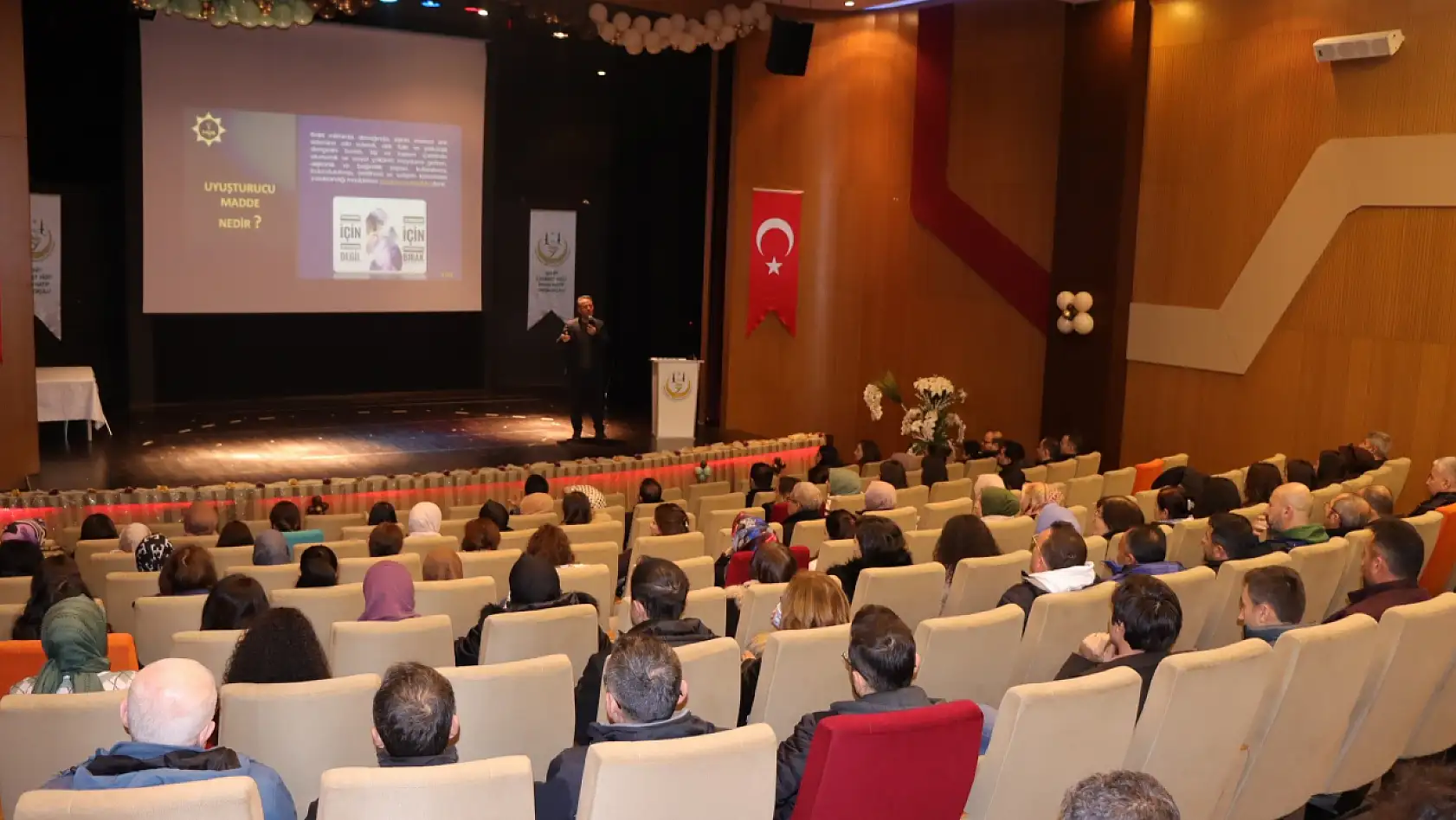 Kayseri'de narkotikten öğretmenlere eğitim