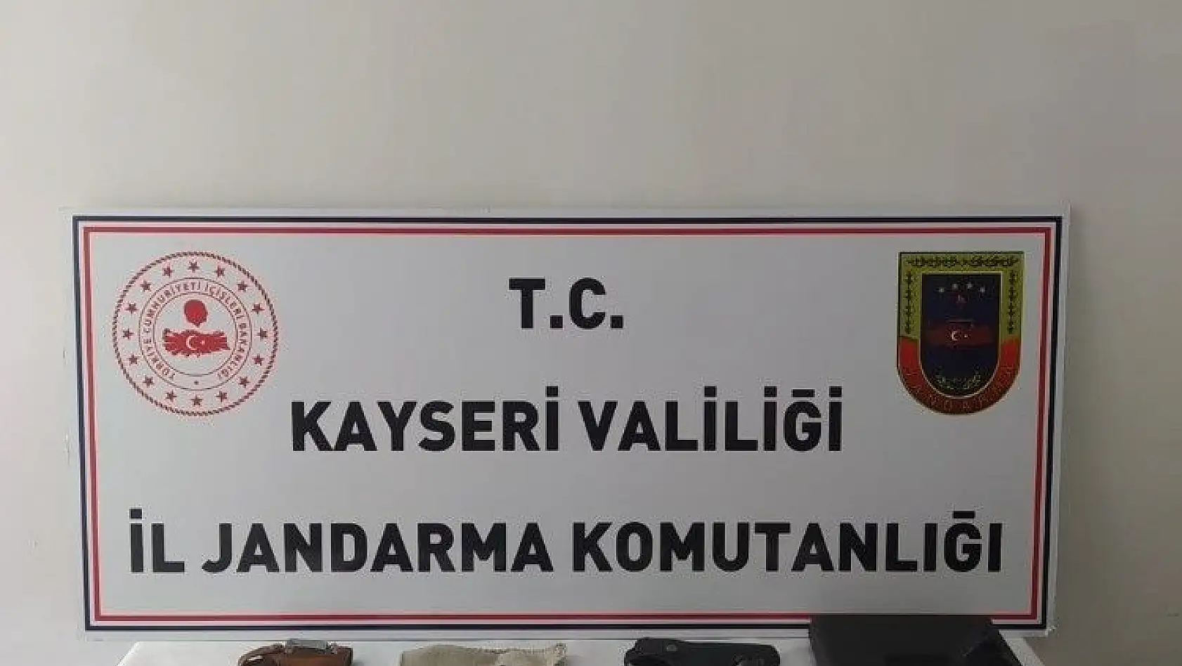 Kayseri'de ruhsatsız tabanca operasyonu: 2 gözaltı
