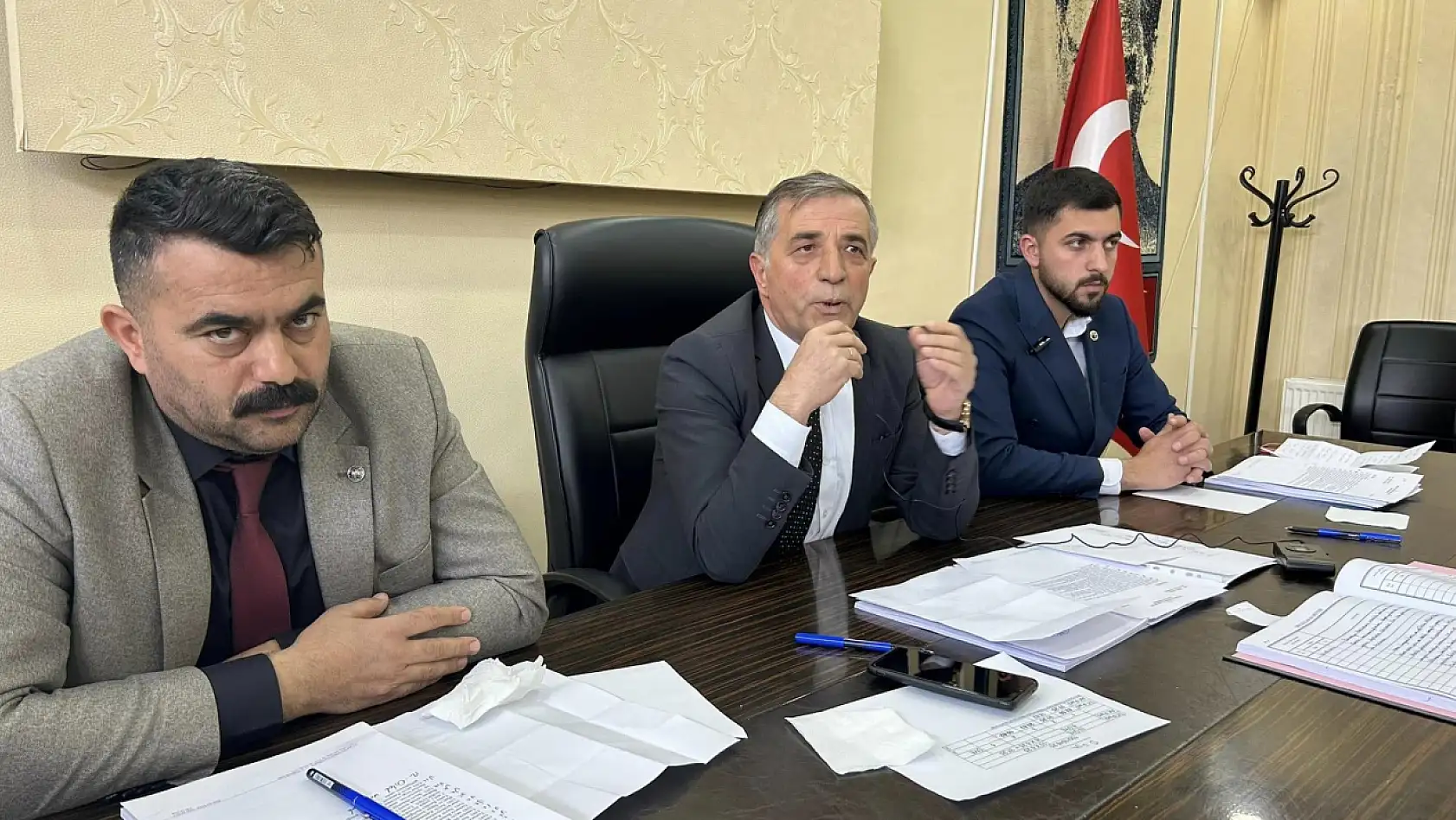 Kayseri'de yeni belediye başkanını çileden çıkaran iddia: Buna tenezzül edeni odama almam!