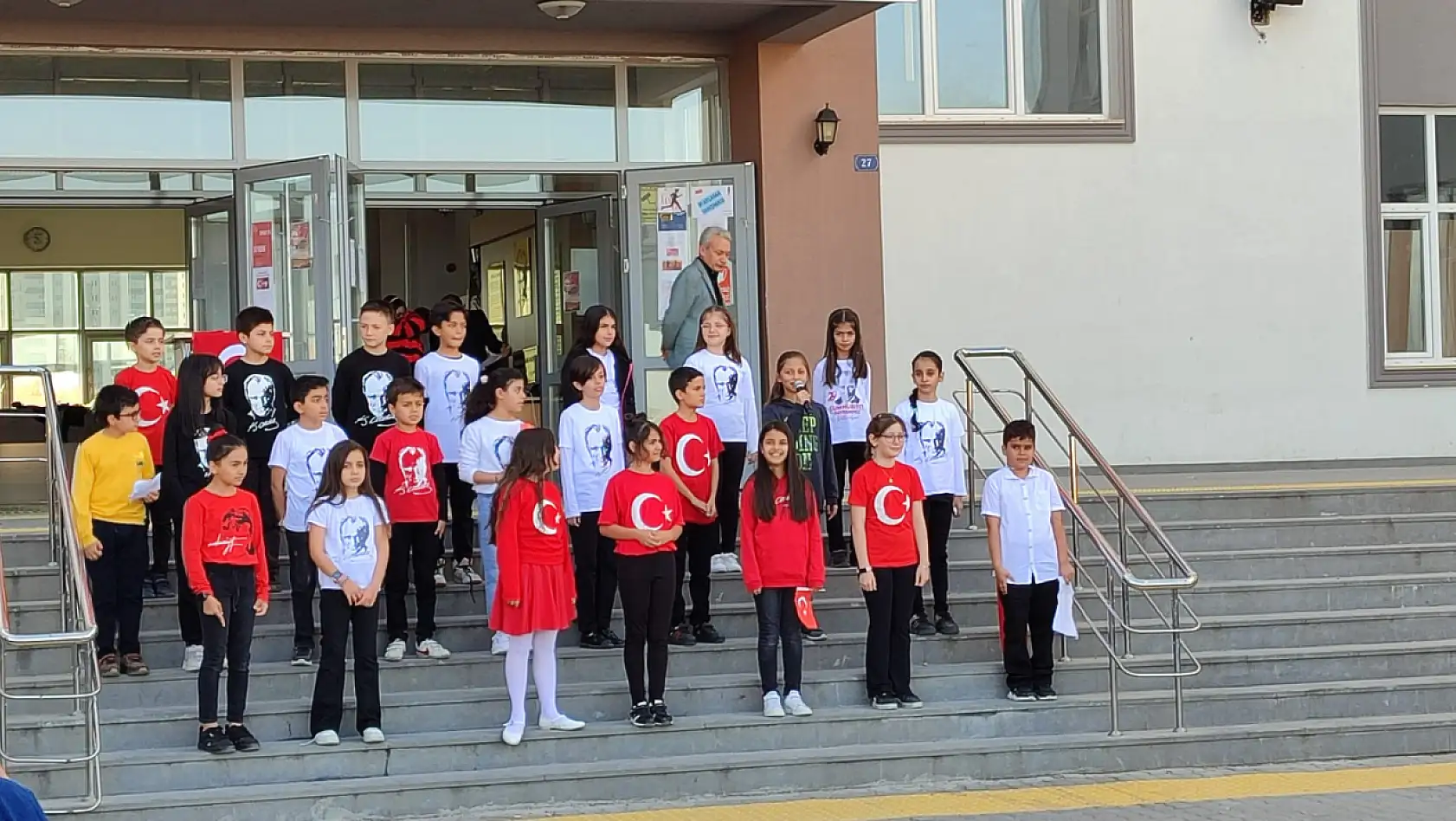 Kayseri'deki okullarda Cumhuriyet coşkusu