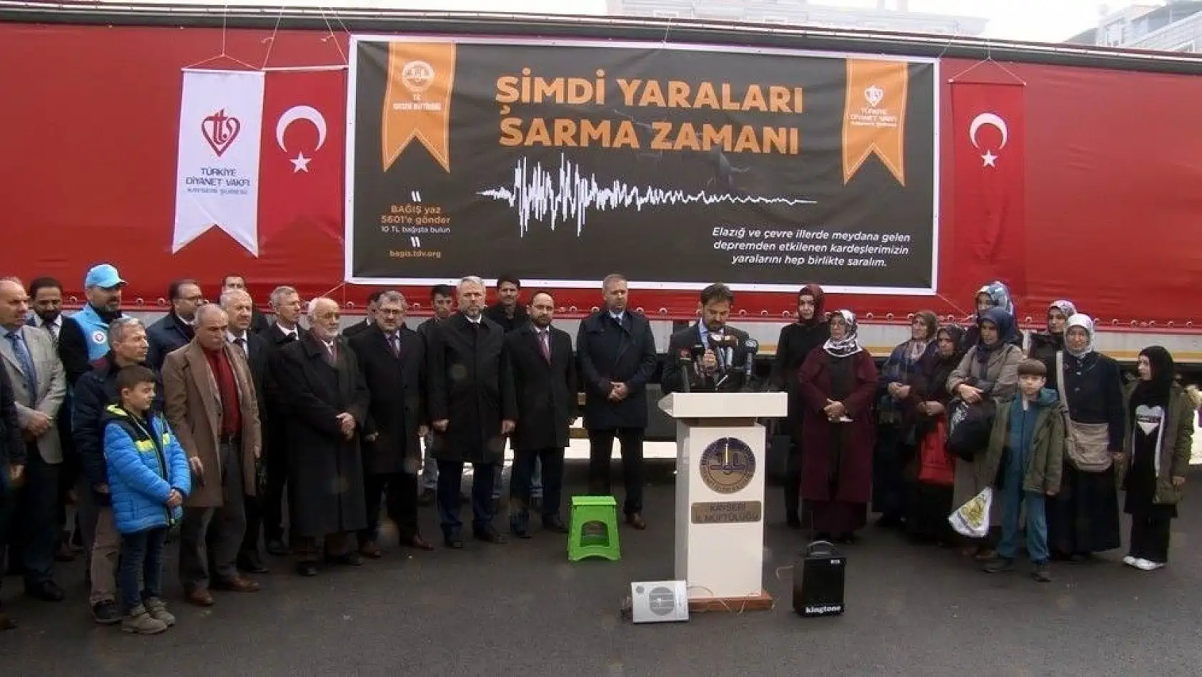 Kayseri'den deprem bölgesine 3 tır yardım

