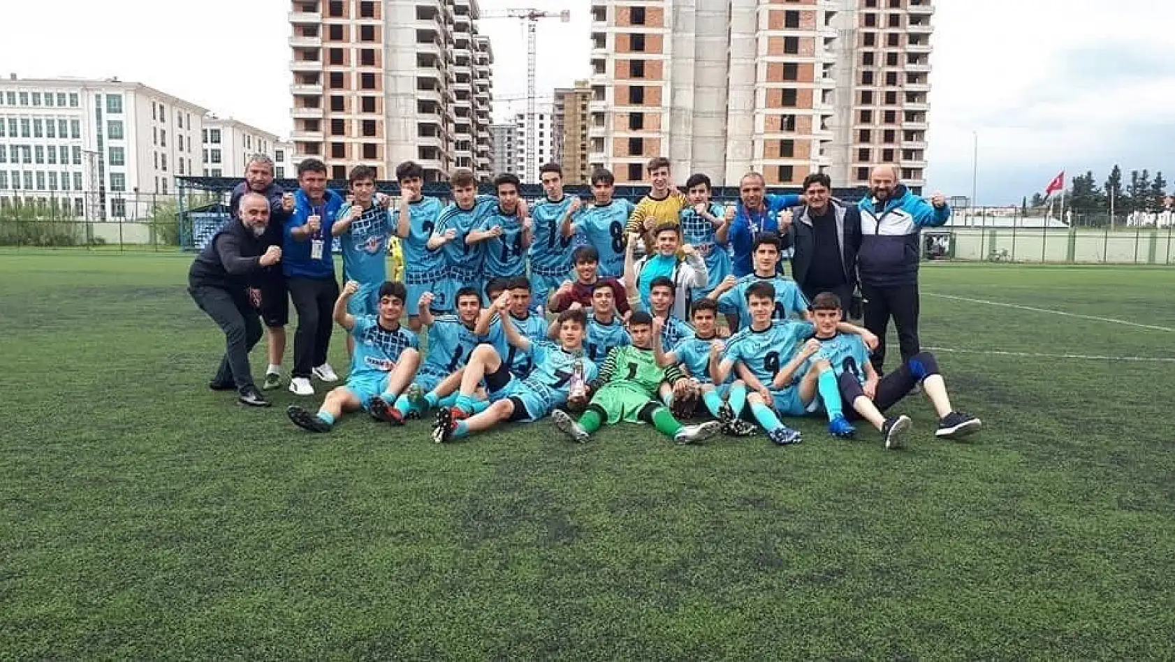Kayseri OSB Atletikspor U15 takımı Adana'da  şampiyon oldu
