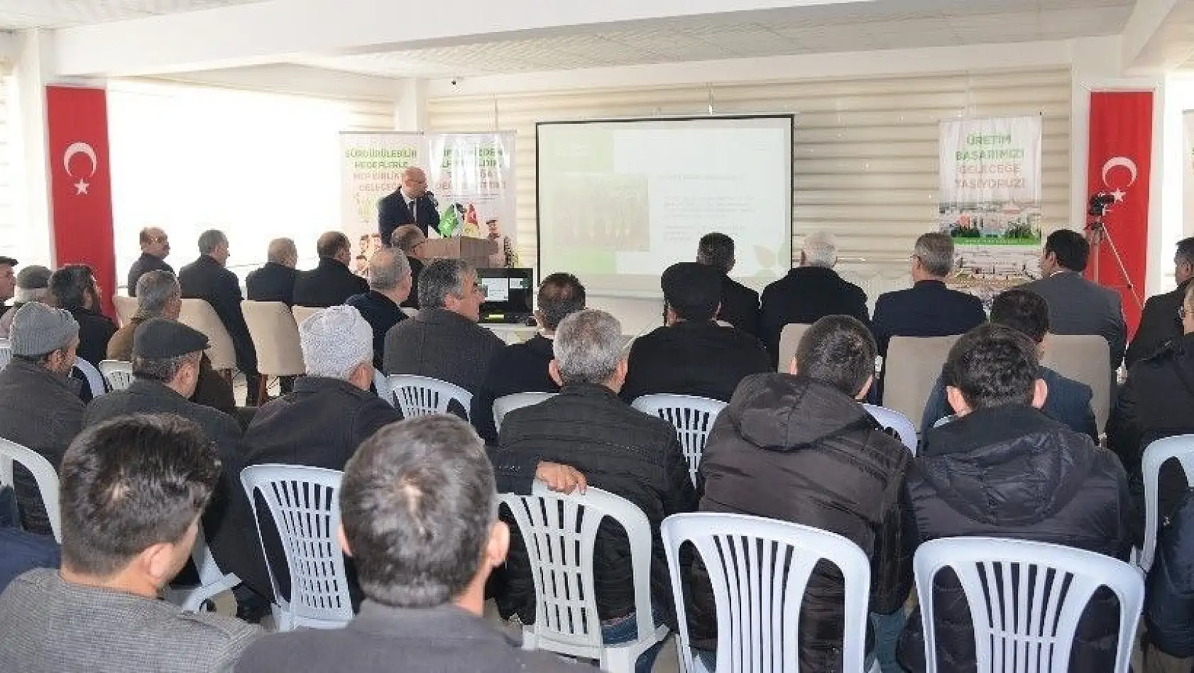 Kayseri Şeker'den Turhal ve bölgelerinde çiftçi eğitim semineri
