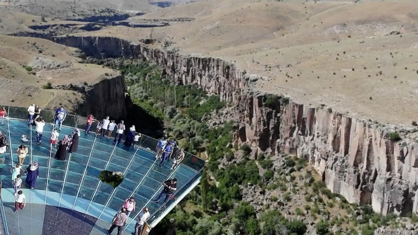 Kayserilileri büyüleyen vadi! Kapadokya'nın gizli cennetine cam teras