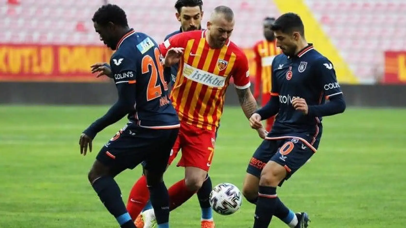 Kayserispor, Başakşehir'i iki golle geçti