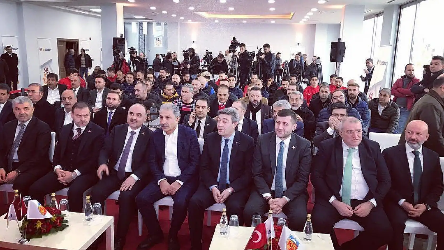 Kayserispor'un yeni ismi İstikbal Mobilya Kayserispor oldu