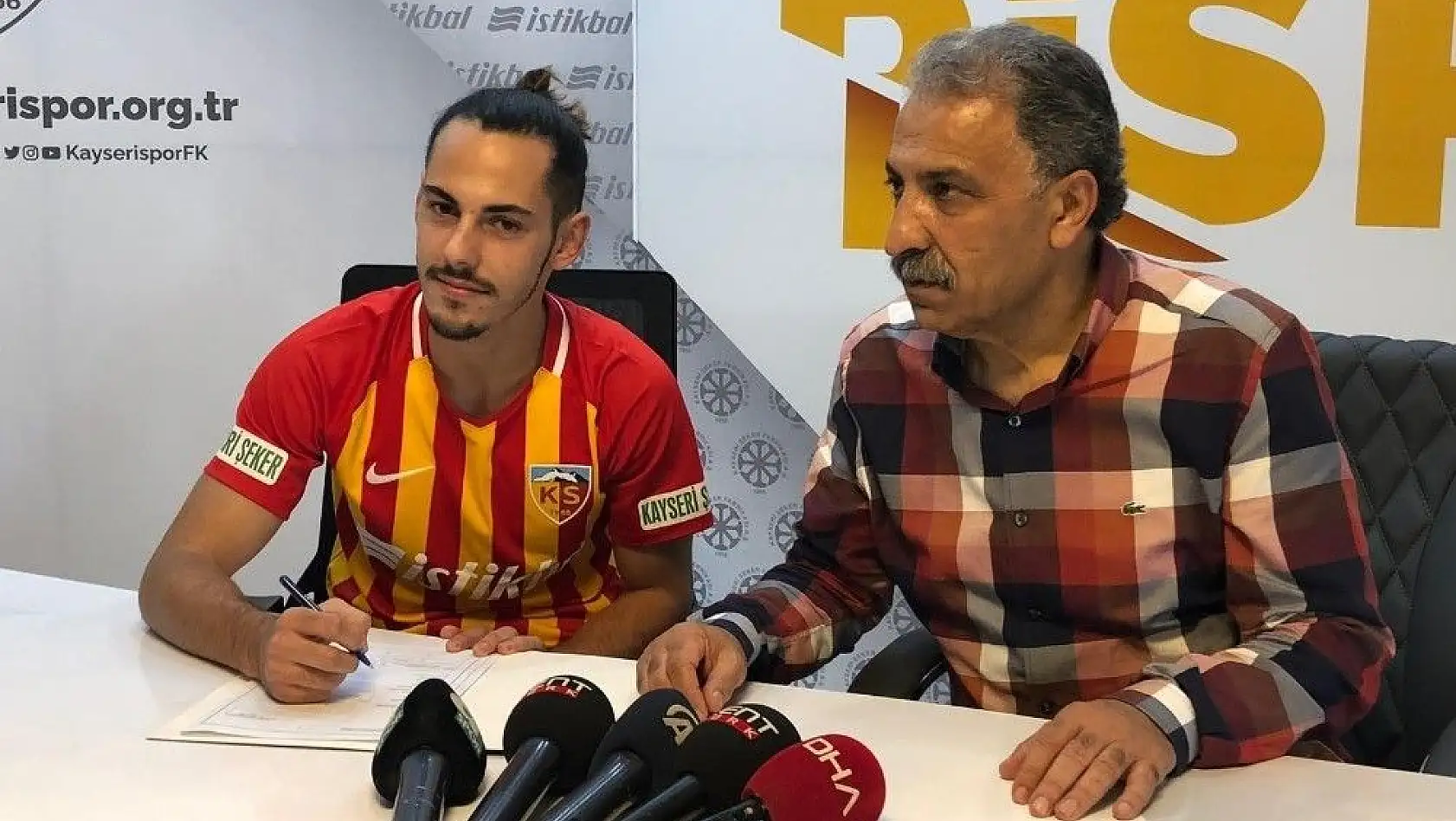 Kayserispor Yasir'e sözleşme imzalattı
