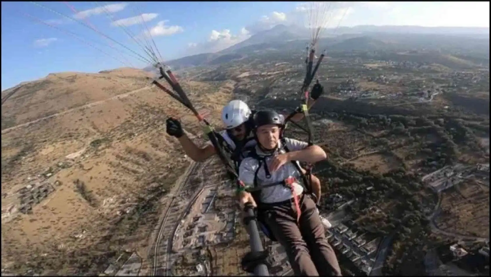 KAYSO Meclis Başkanı Özkaya yamaç paraşütü ile uçtu