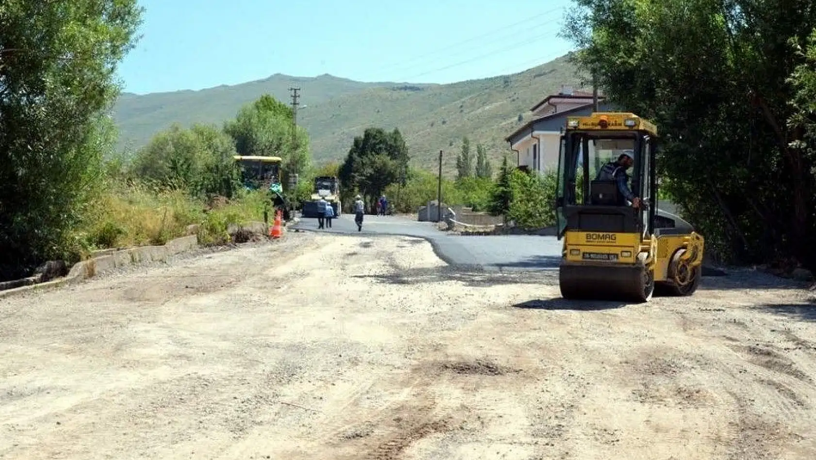 Kıranardı yollarında asfaltlama çalışmasına başlandı
