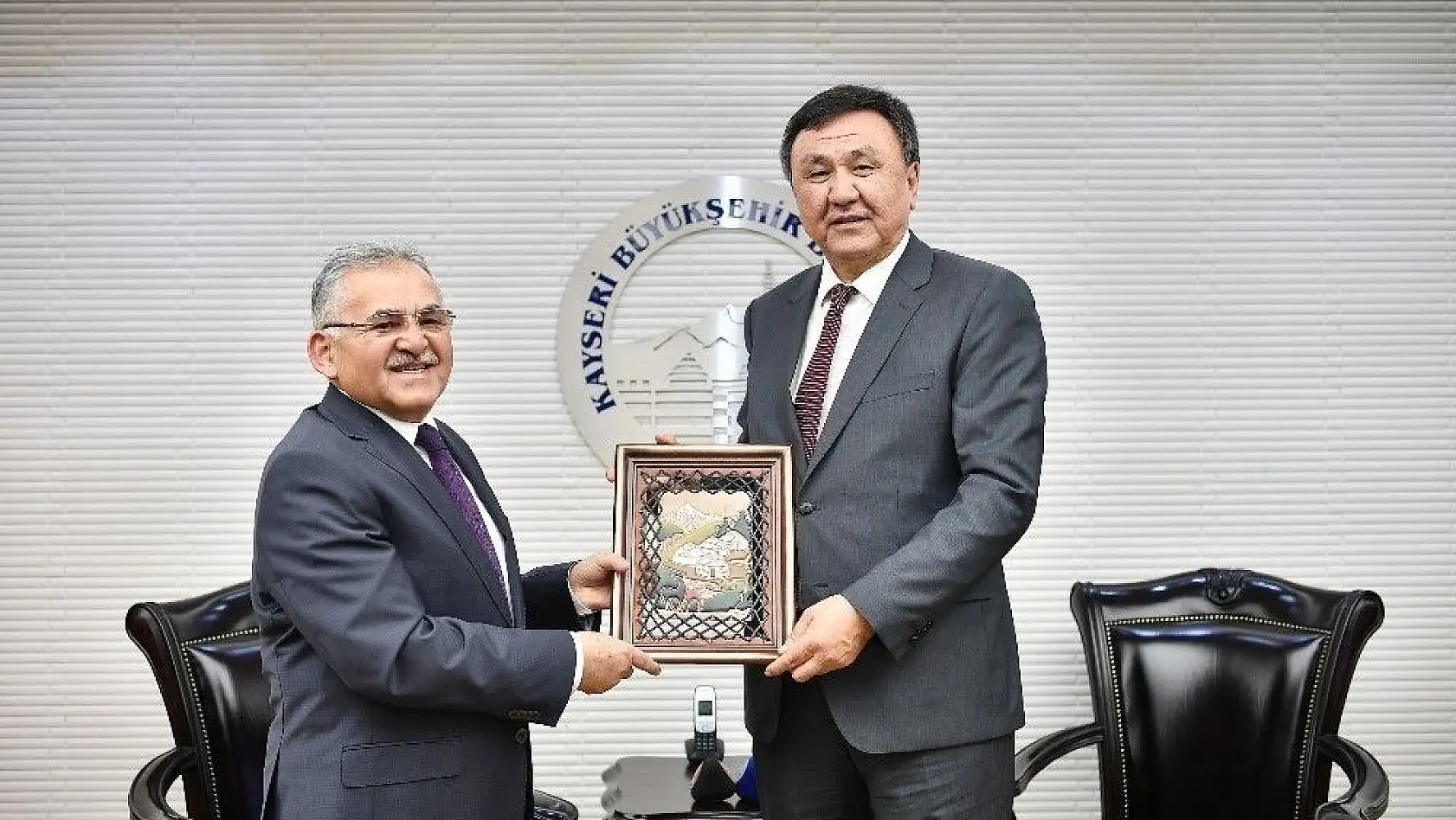 Kırgızistan'ın Ankara Büyükelçisi Ömüraliyev, Başkan Büyükkılıç'ı ziyaret etti