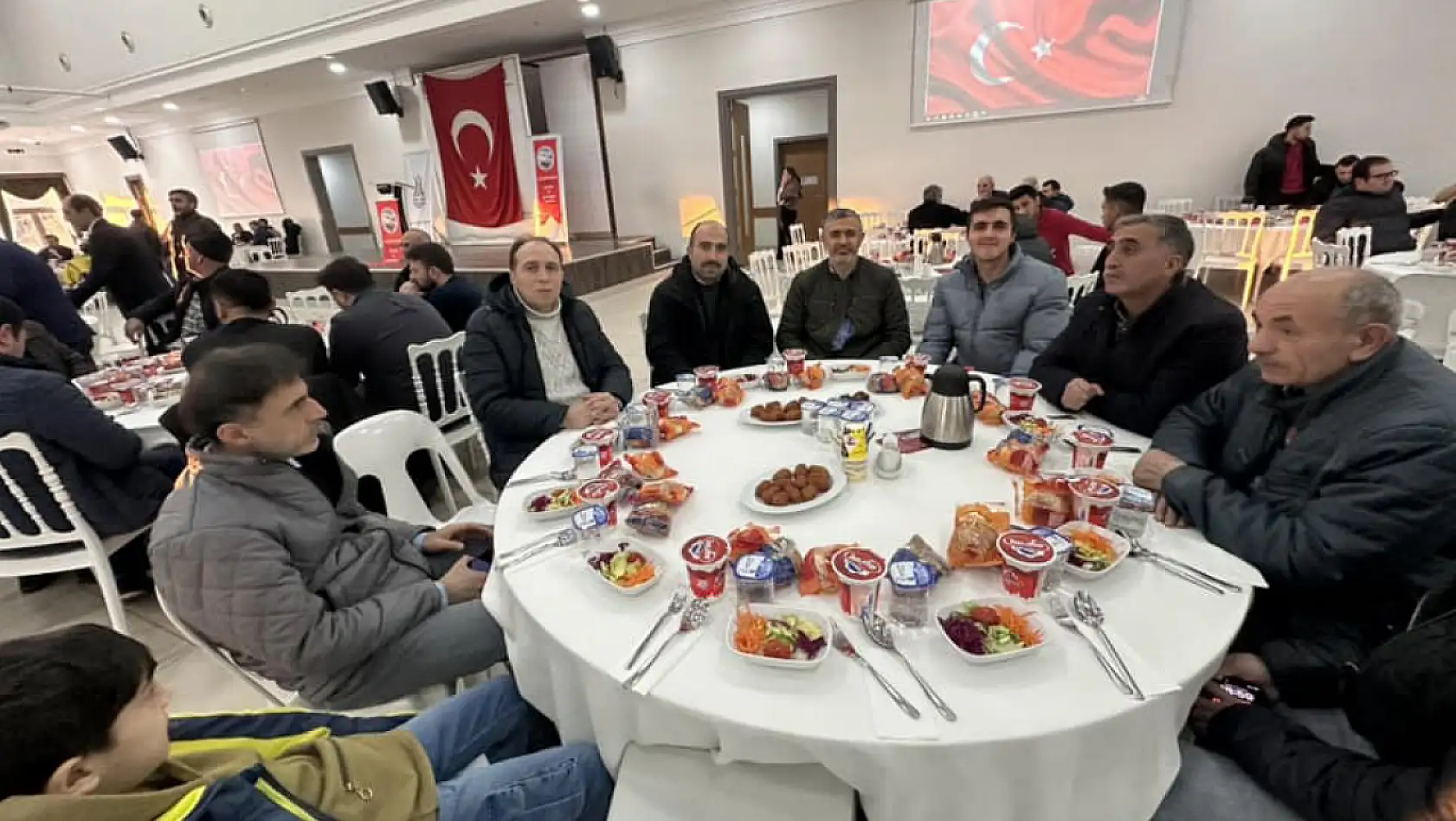 Kızılörenliler İstanbul'da iftarda buluştu