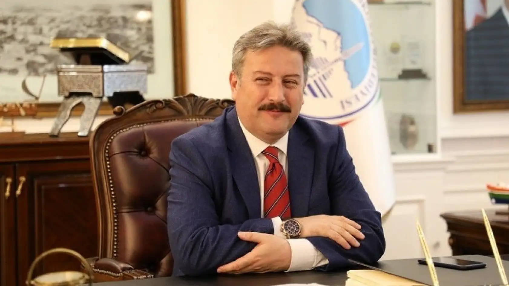 Melikgazi Belediye Başkanı Dr. Mustafa Palancıoğlu Altın madalya kazanan Kayserili sporcuyu tebrik etti

