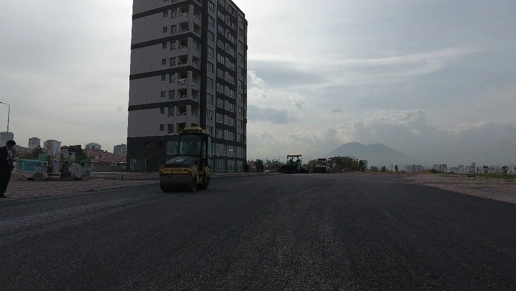 Melikgazi'de asfalt çalışmaları devam ediyor