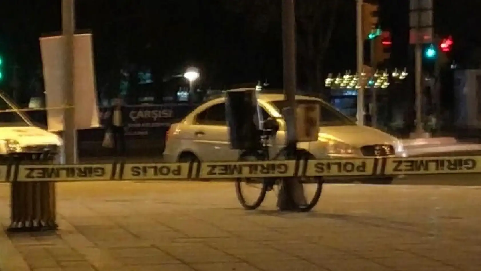 Meydan'da şüpheli bisiklet paniği
