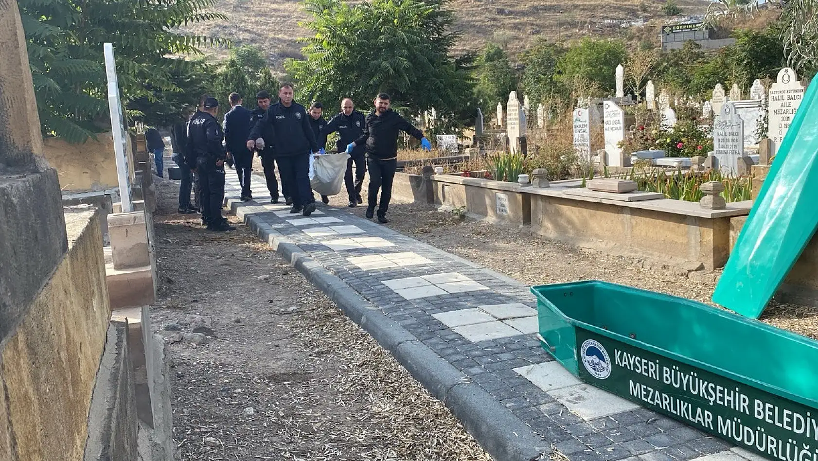 Asri mezarlıkta şüpheli ölüm, cinayet mi?