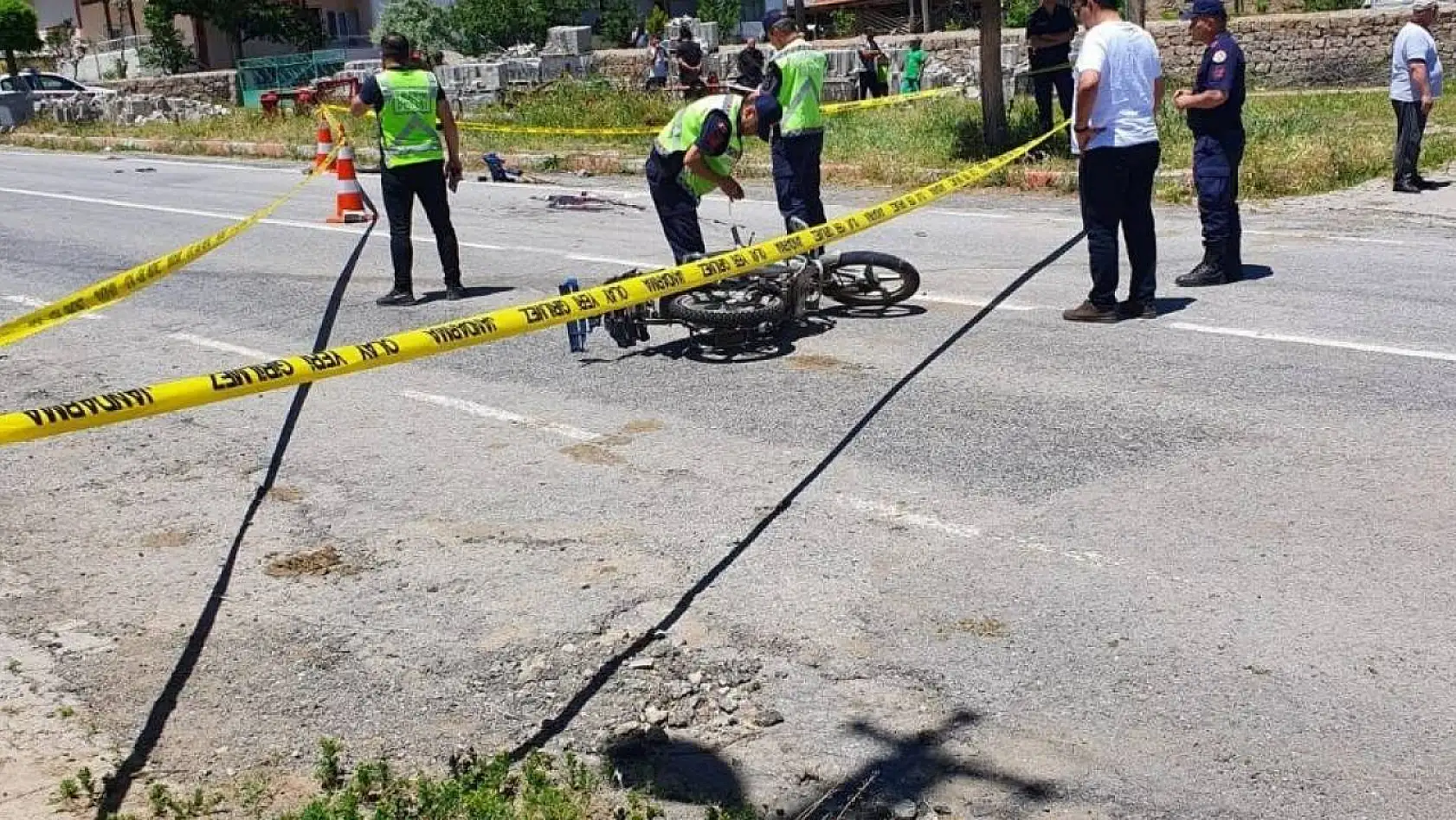 Motosiklet ile pikap çarpıştı: 2 ölü