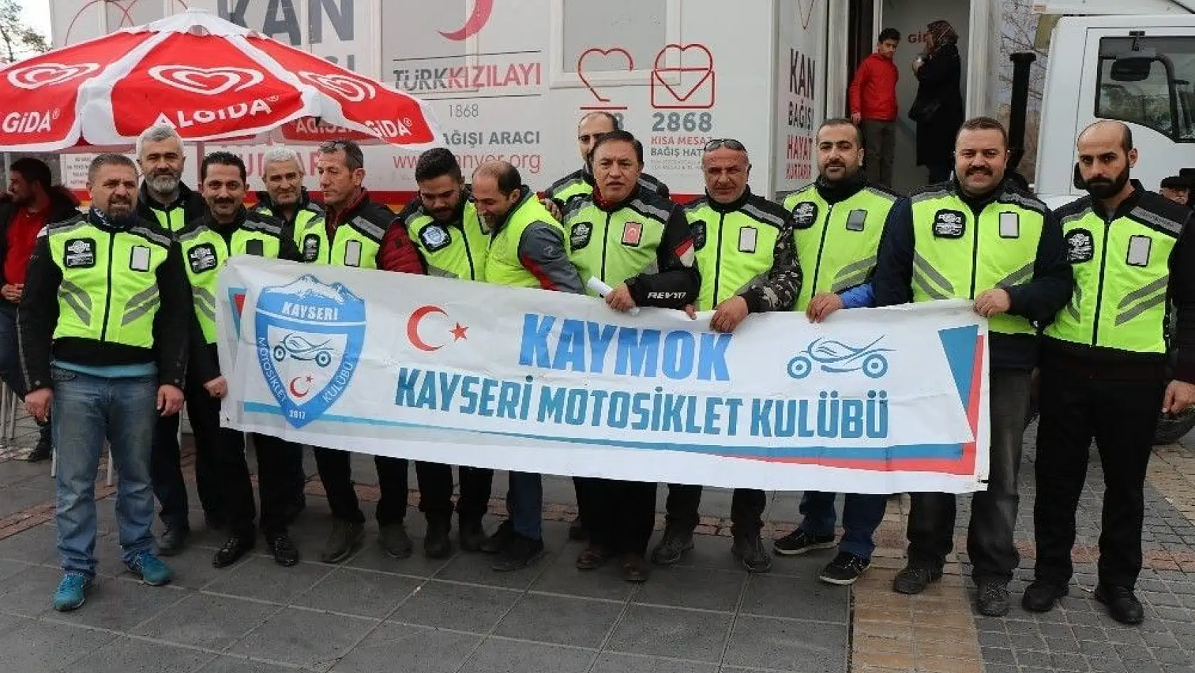 Motosikletçilerden Mehmetçik'e kan bağışı