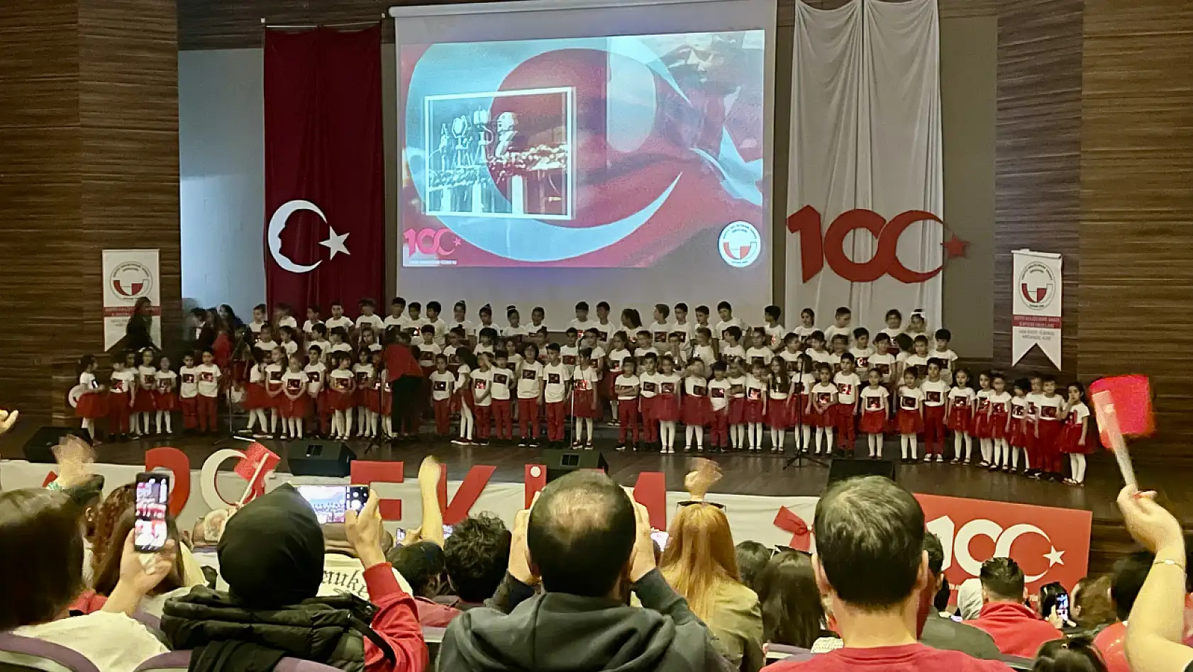 ODTÜ Kayseri Koleji'nden muhteşem Cumhuriyet gösterisİ