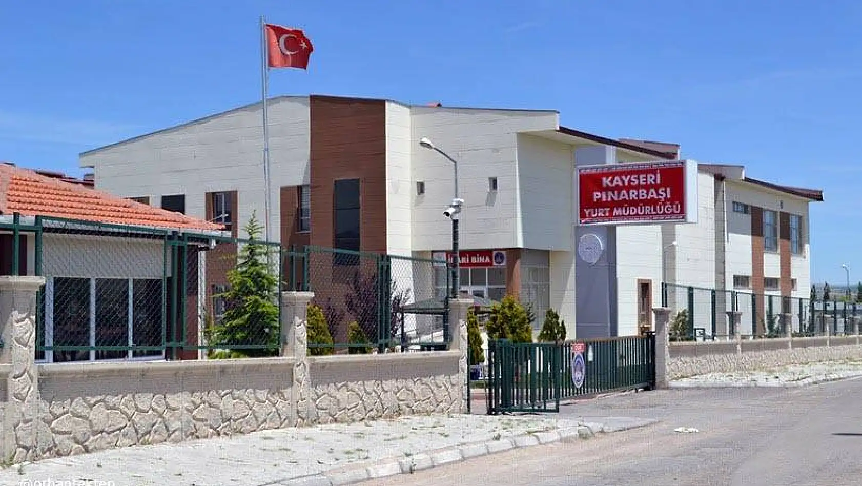 22 öğrenci ve 21 çalışanın olduğu  Pınarbaşı'daki yurt kapandı