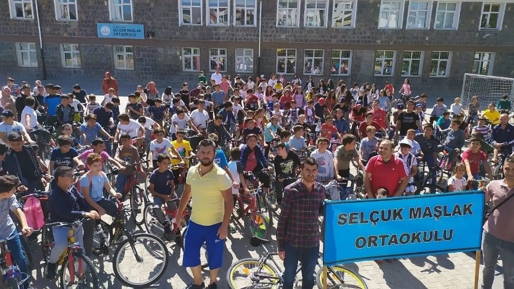 Öğrenciler Develi sokaklarında bisiklet sürdü
