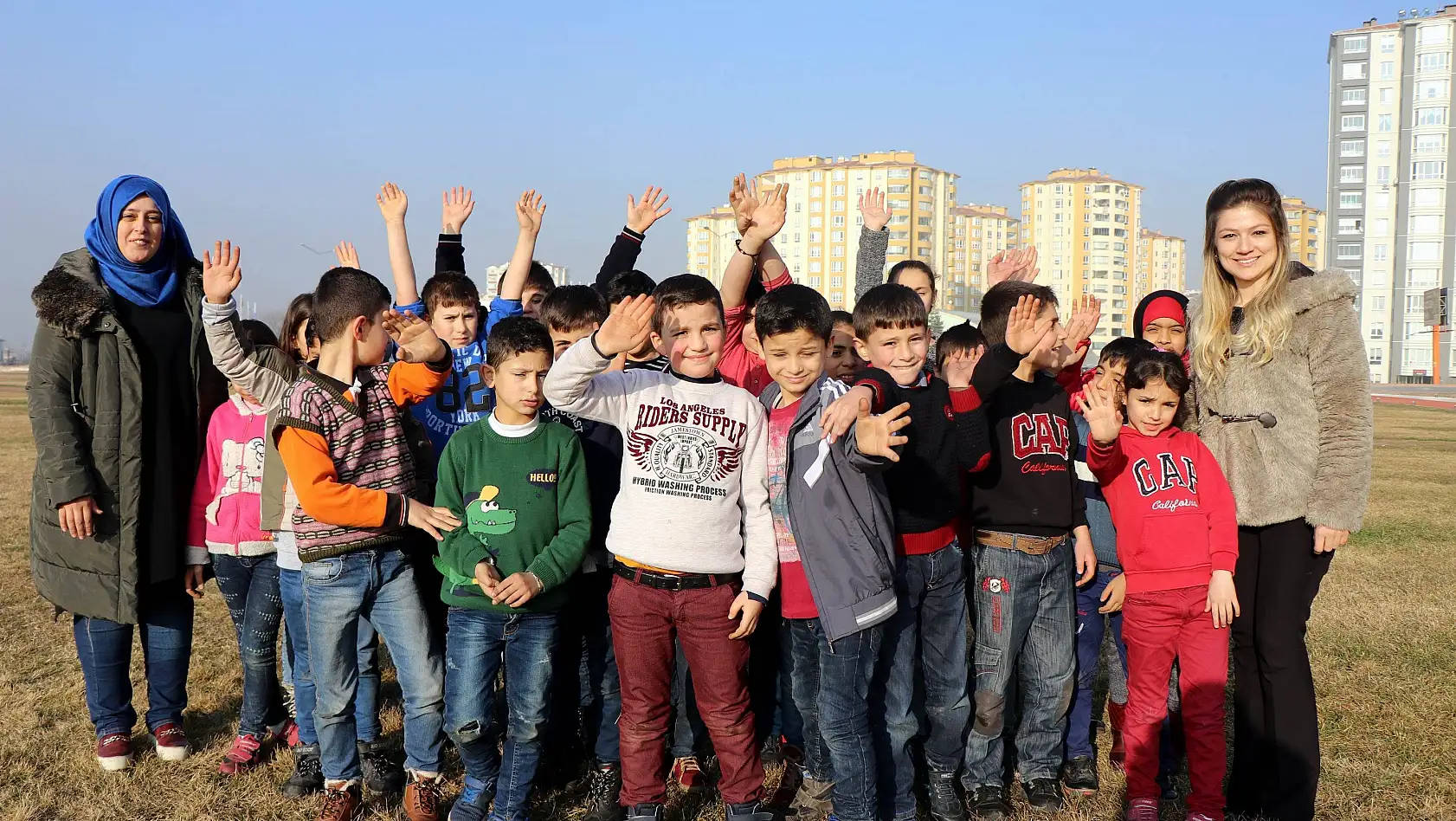 Türk öğrencilerle Suriyeli öğrencileri 'Sevgi' ile kaynaştırıyorlar