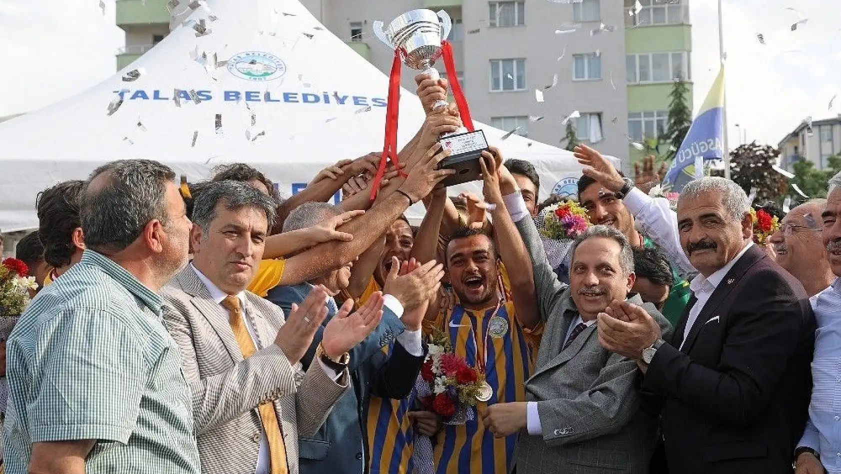 Şampiyon Talasgücü Belediyespor Başkan Yalçın'ı Ziyaret Etti
