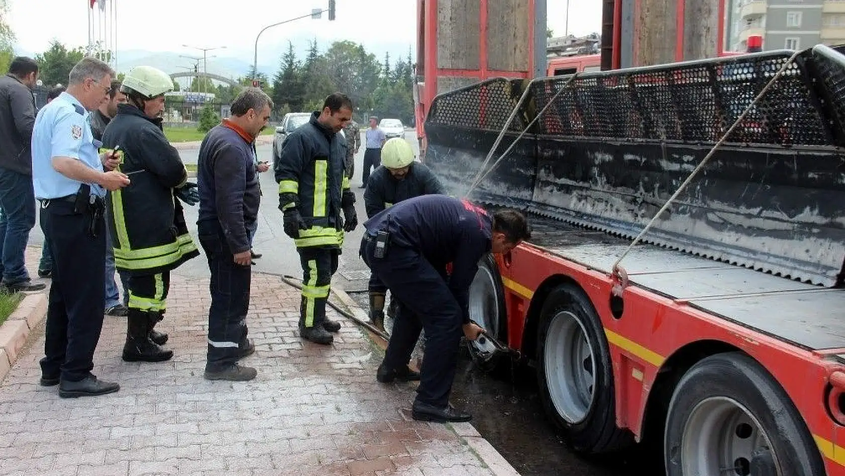 Erciyes Caddesi üzerinde arka tekeri yanmaya başladı