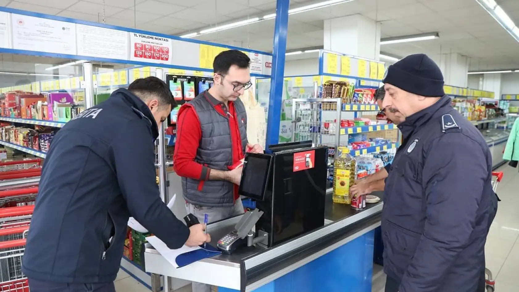 Sivas'ta etiket fiyatıyla kasa fiyatı arasında farklılık olan marketlere ceza