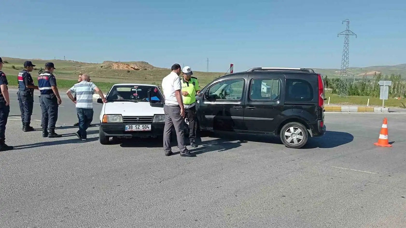 Sivas'ta iki farklı kaza: 6 yaralı