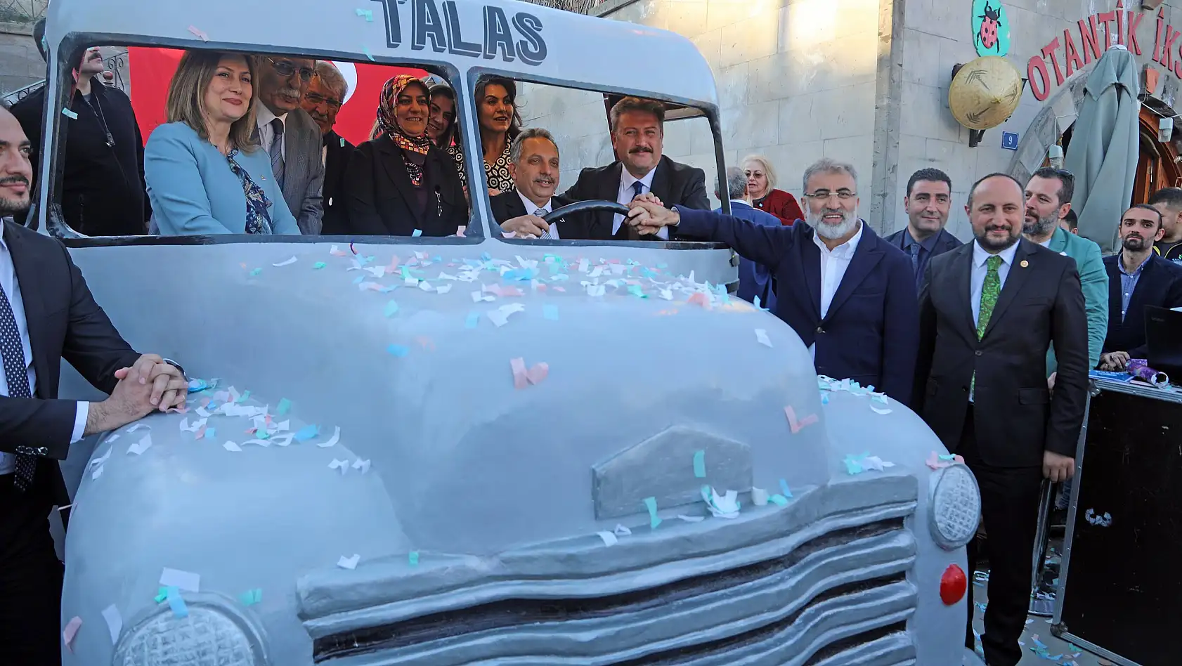 Talas'ta otobüs anıtı açıldı!