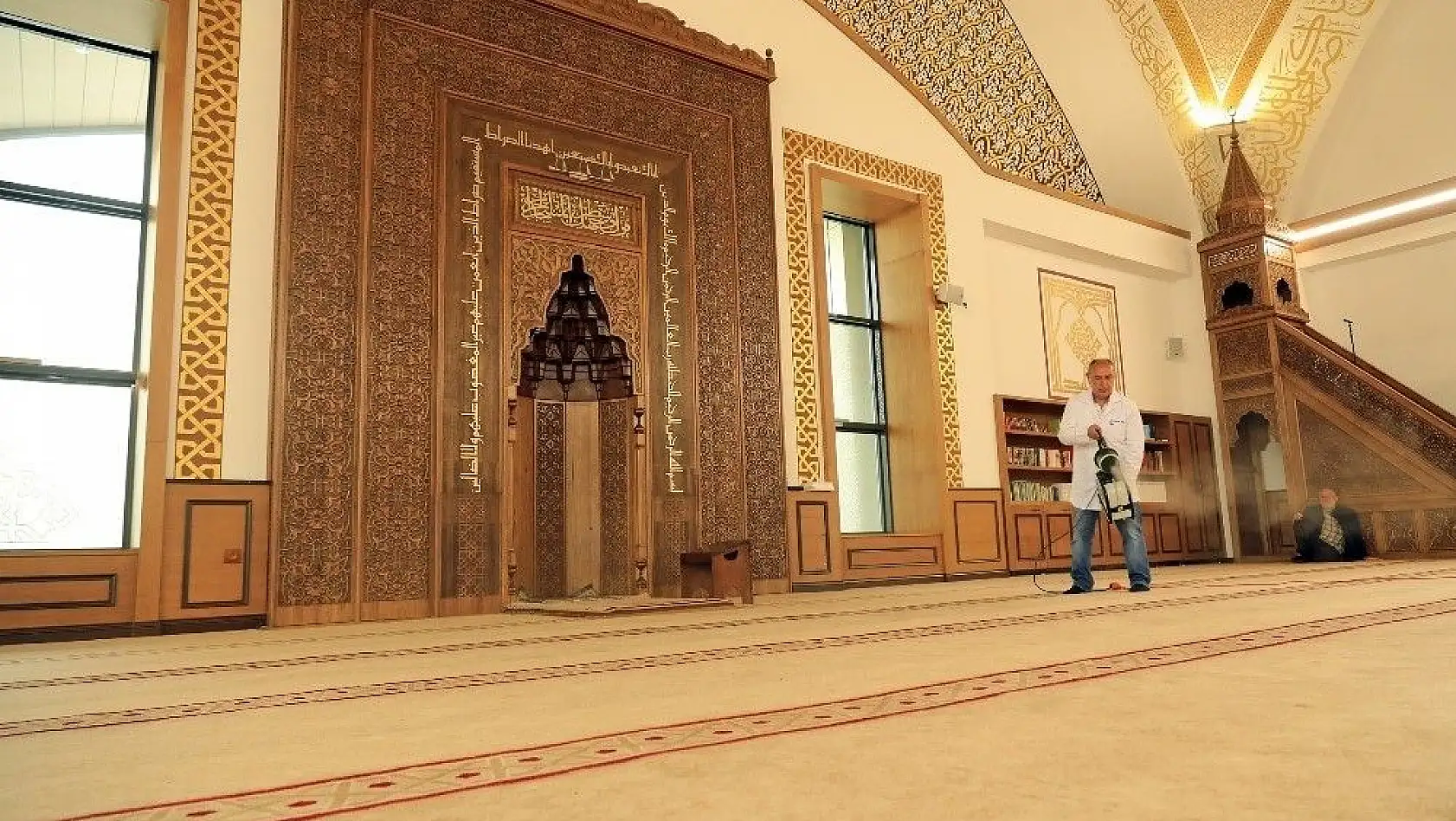Talas'ta camilerde ramazan temizliği