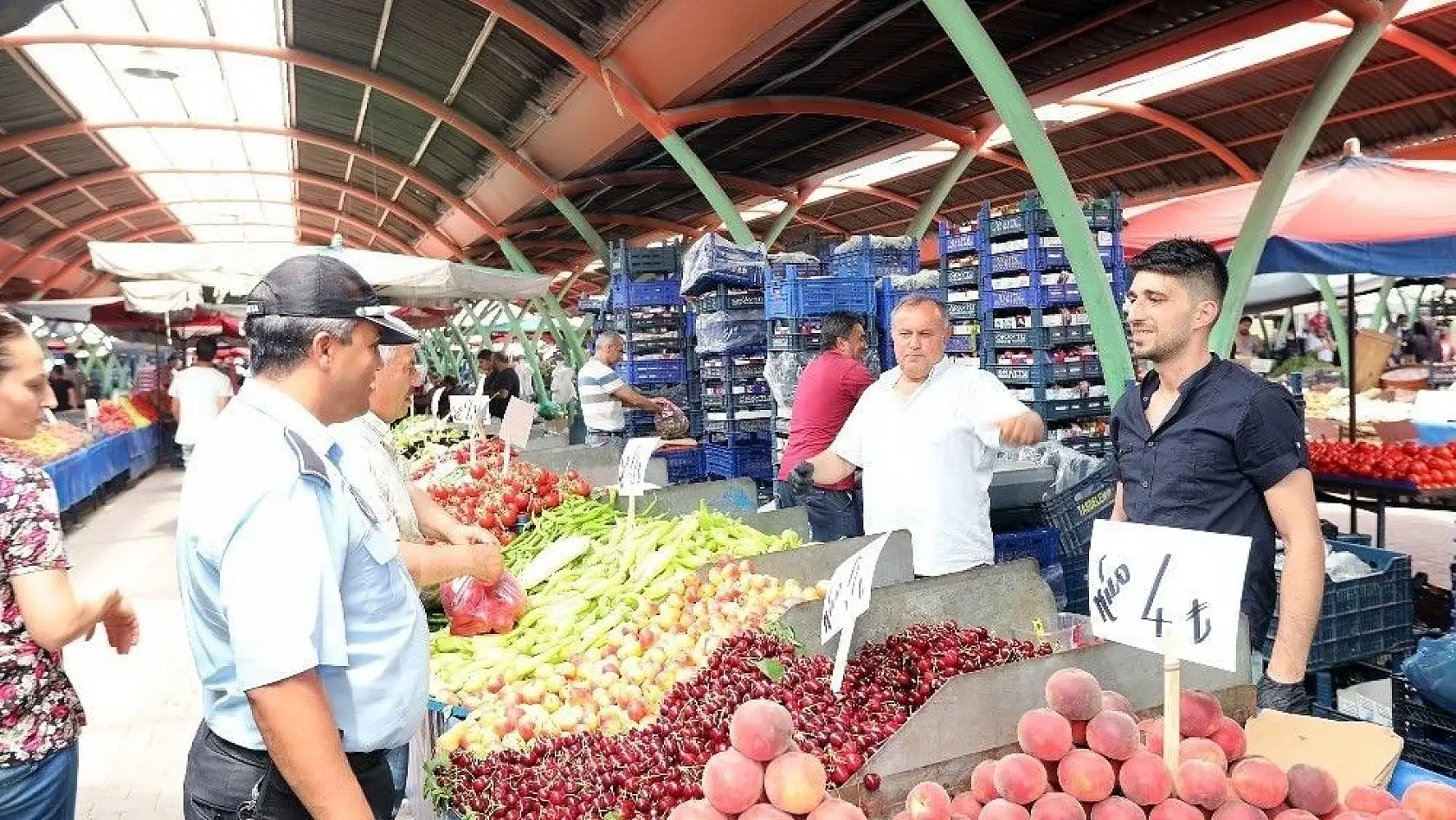 Talas'ta zabıtadan market ve pazar denetimi